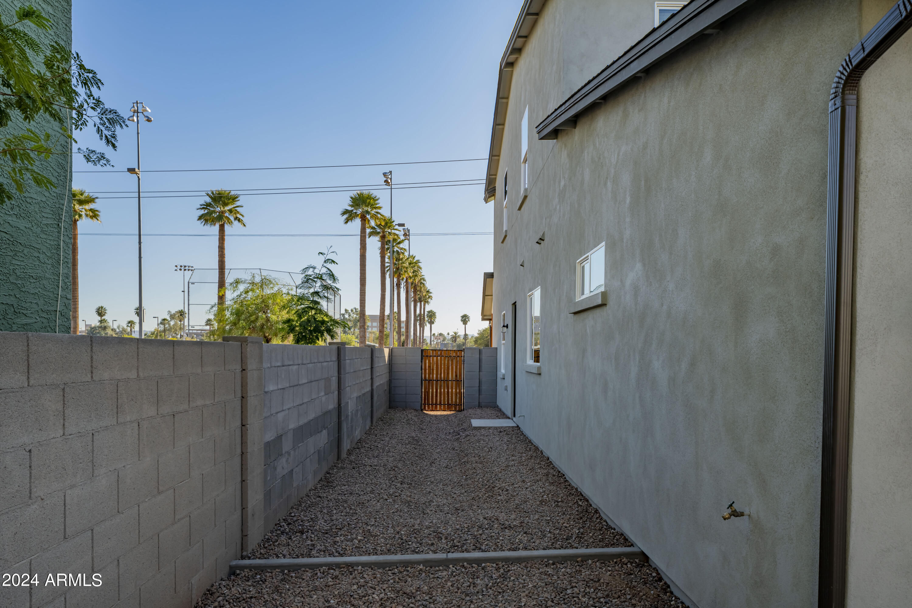 1050 W Polk Street Property Photo 14
