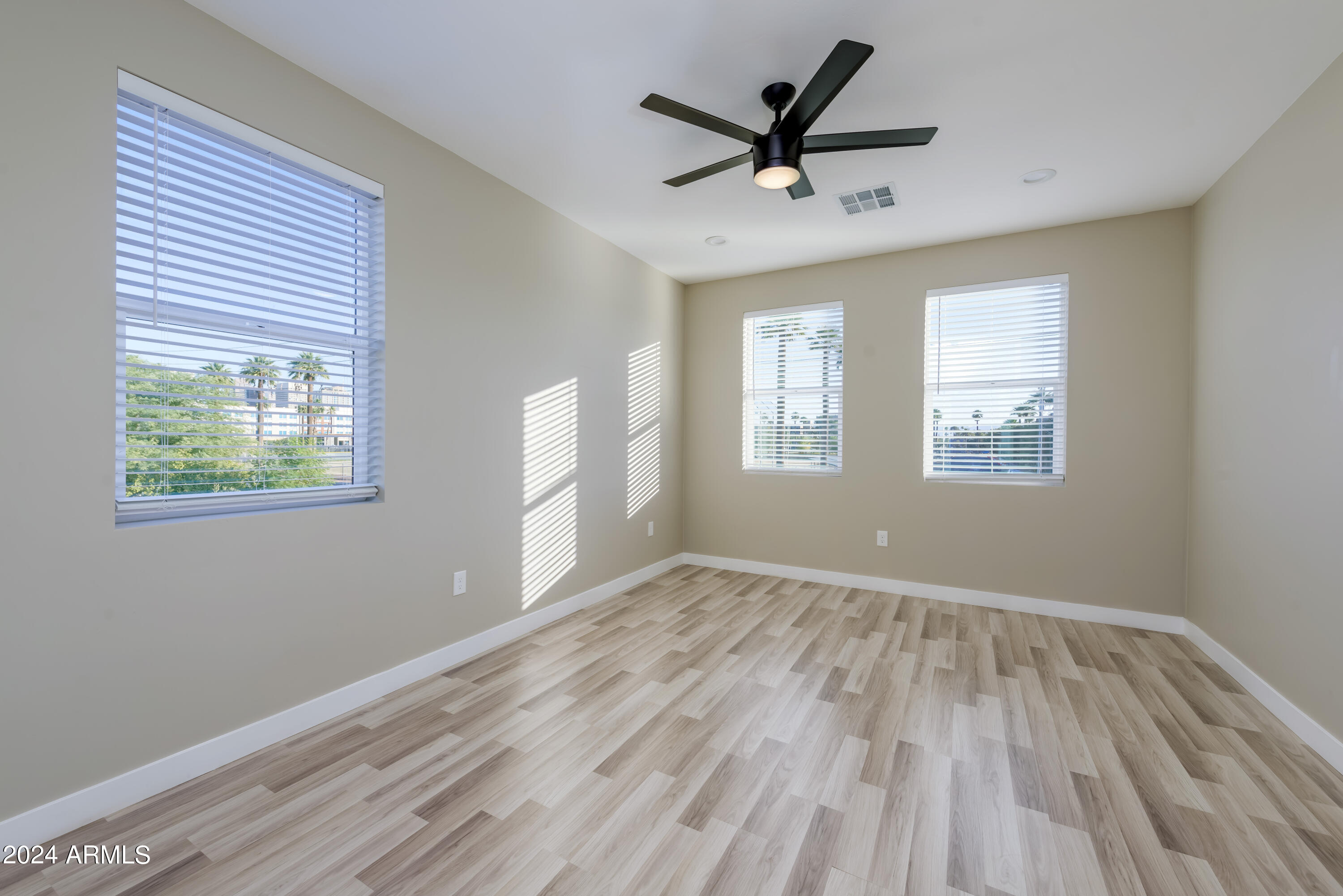 1050 W Polk Street Property Photo 25