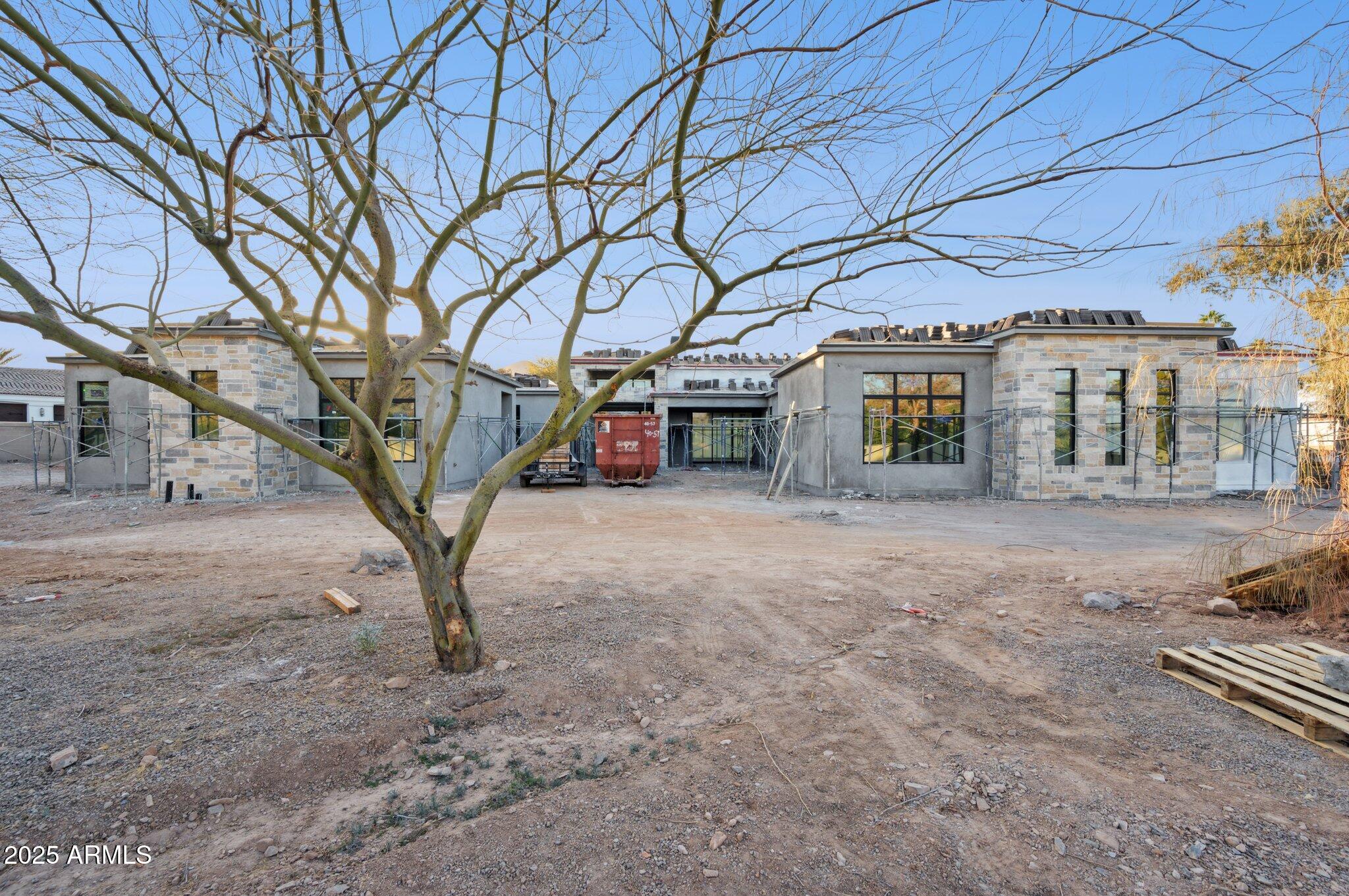 8230 N Mockingbird Lane Property Photo