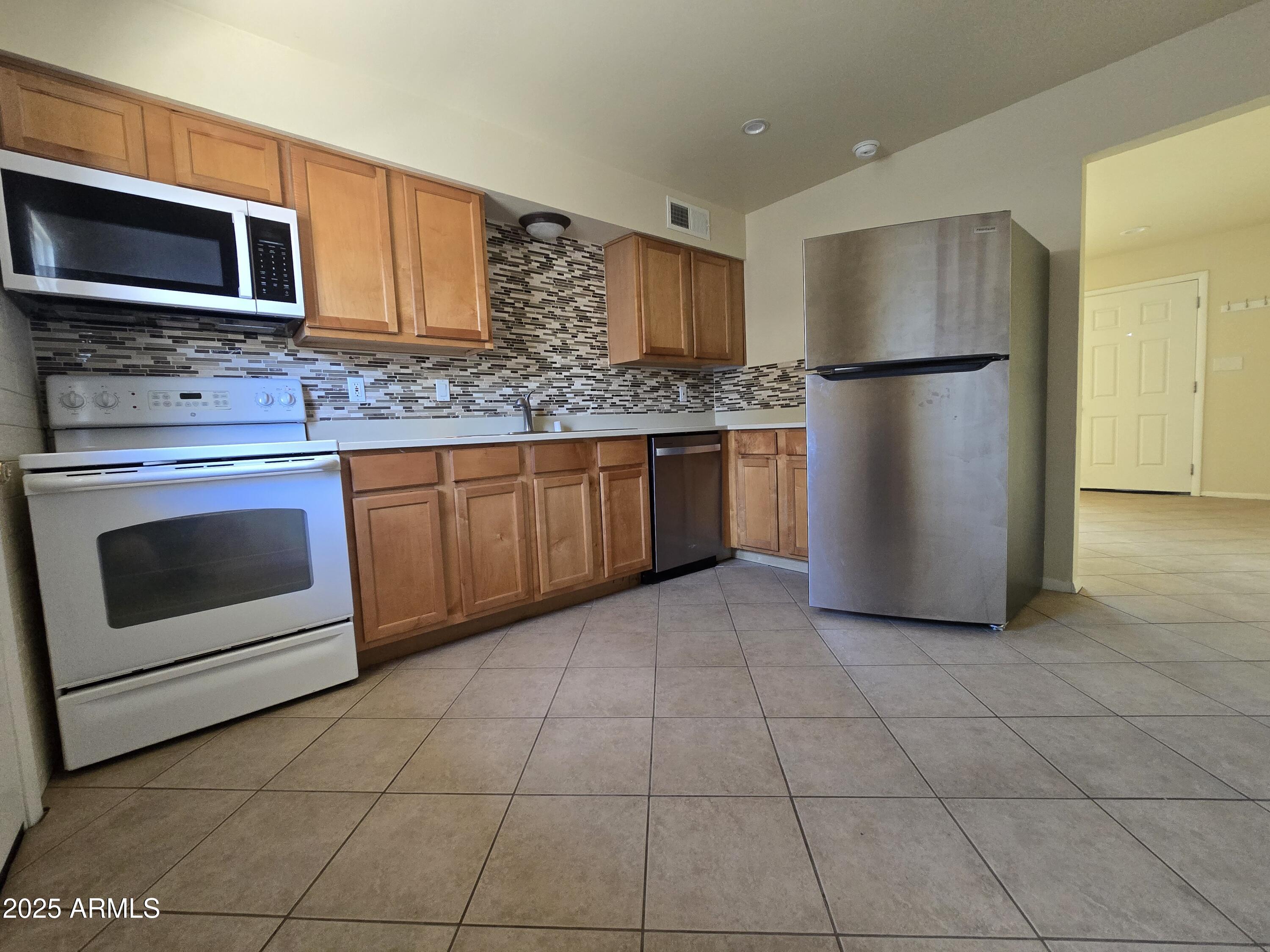 1320-1312 W 5th Street Property Photo 4