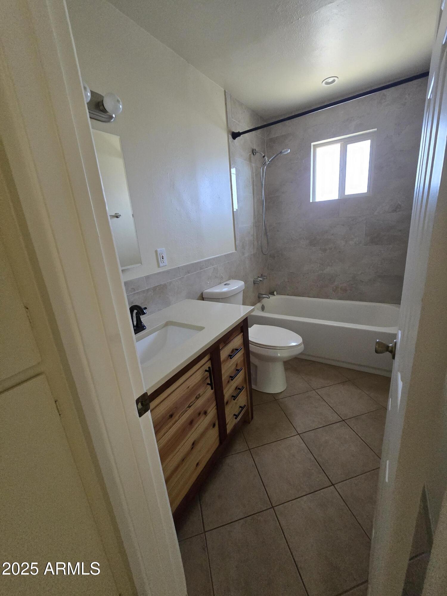 1320-1312 W 5th Street Property Photo 8