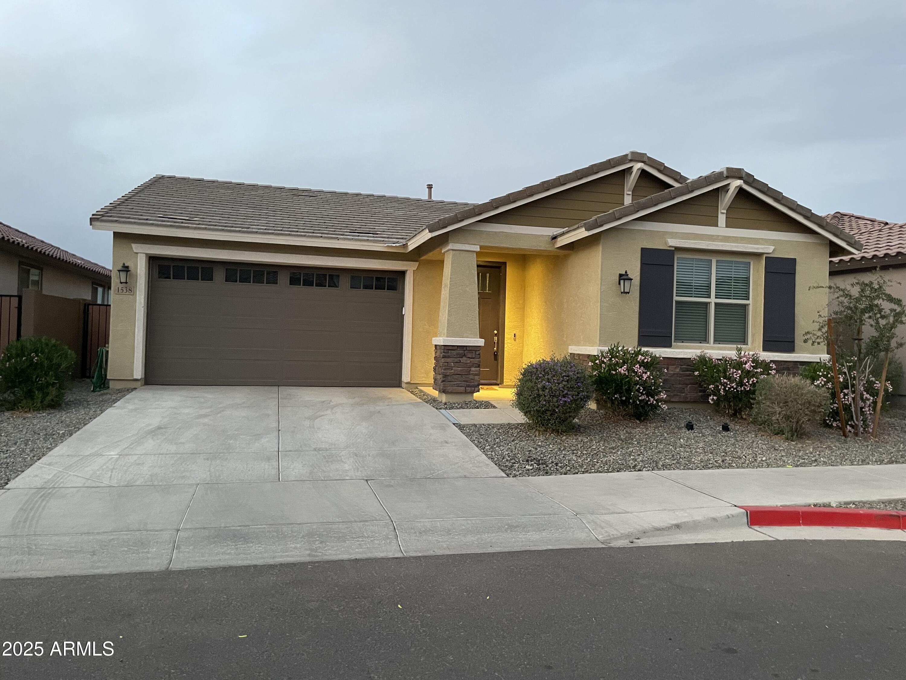 1538 W Carmen Street