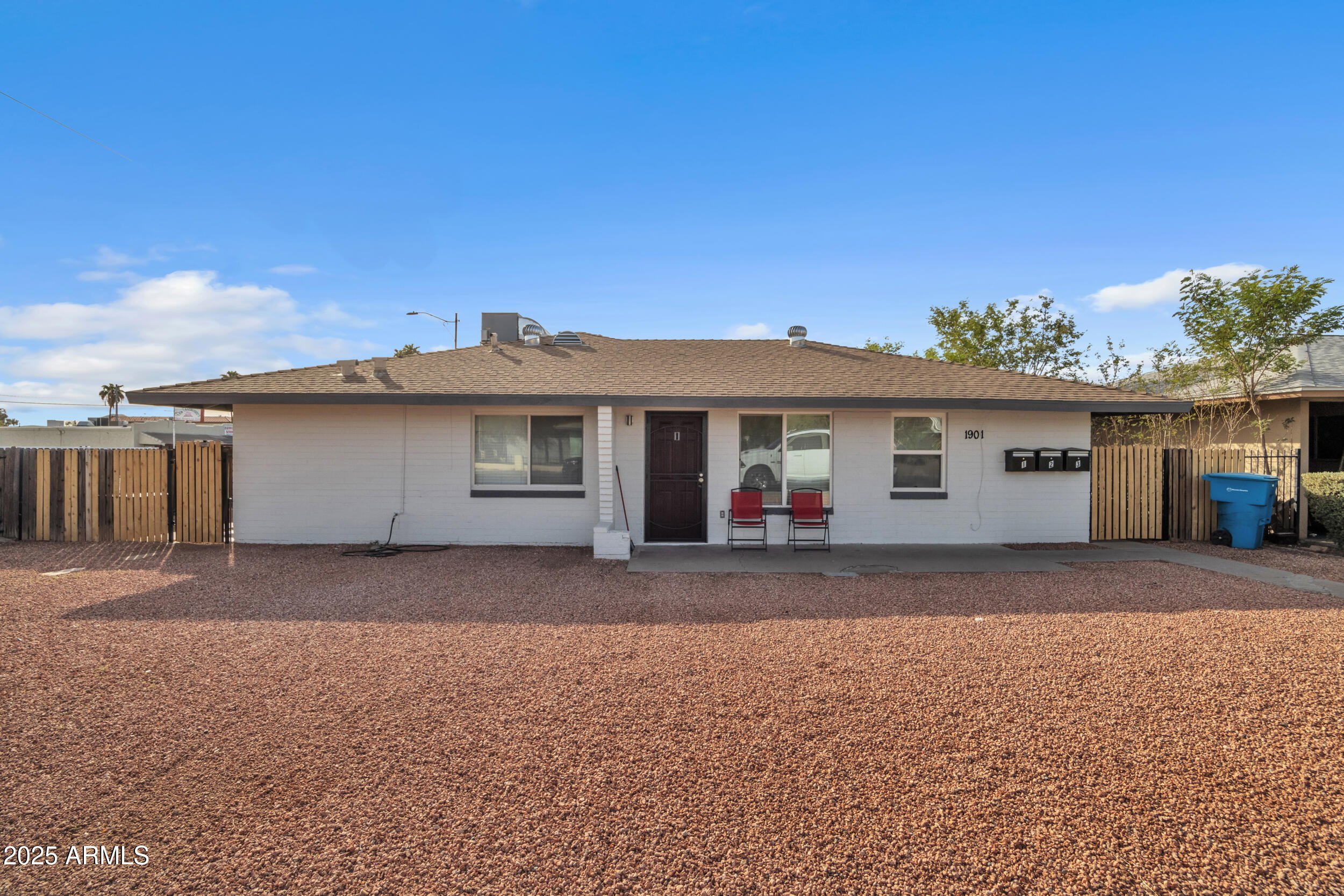 1901 W Weldon Avenue Property Photo