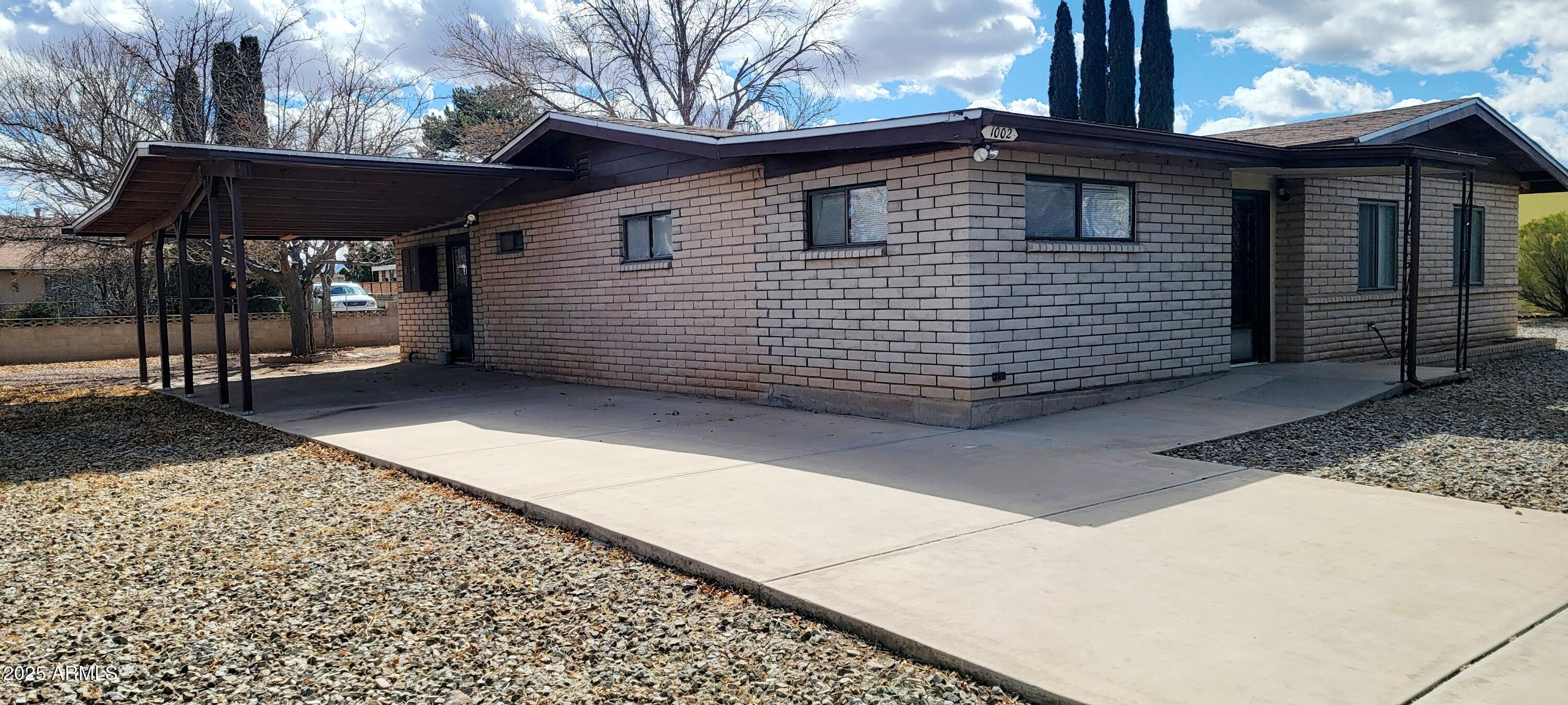 1002 E Mescal Drive Property Photo 1