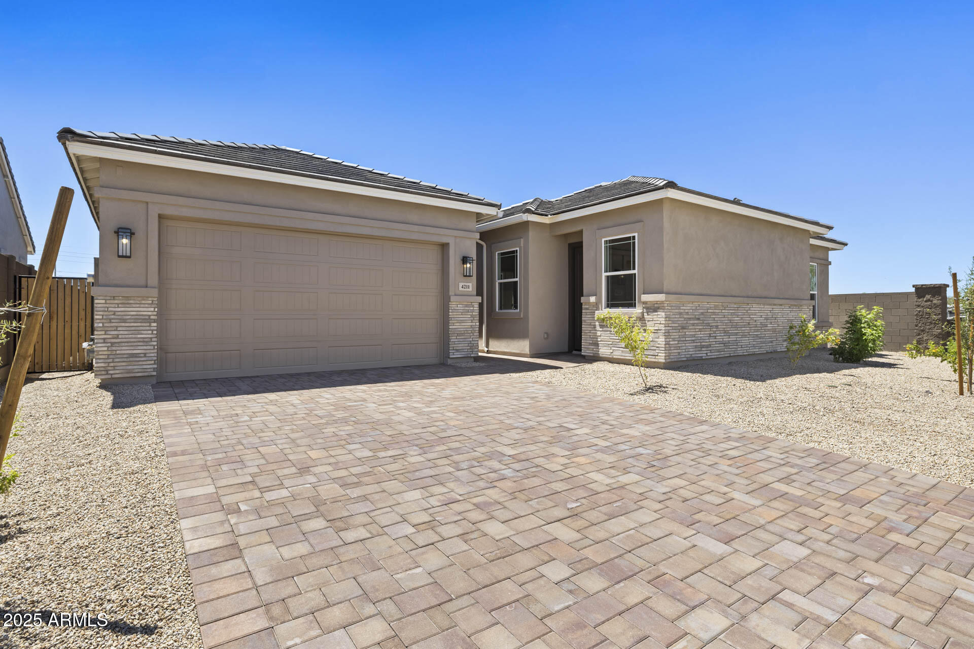 4211 E Desert Vista Trail Property Photo 1
