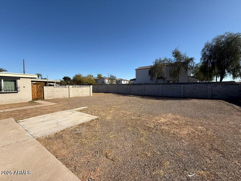 1925 W Village Drive Property Photo 5