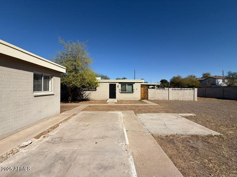 1925 W Village Drive Property Photo 6