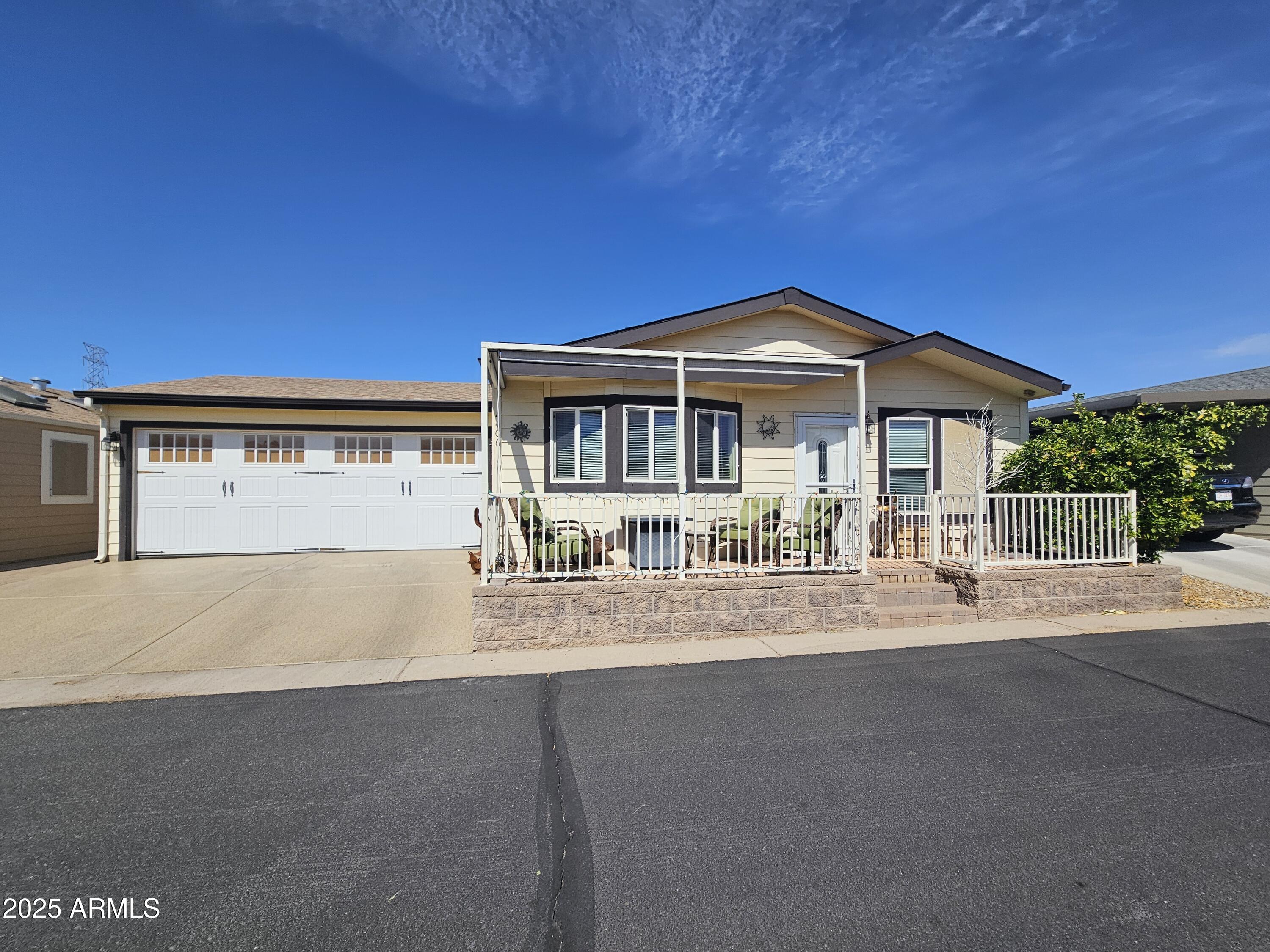 650 N Hawes Road Property Photo 1