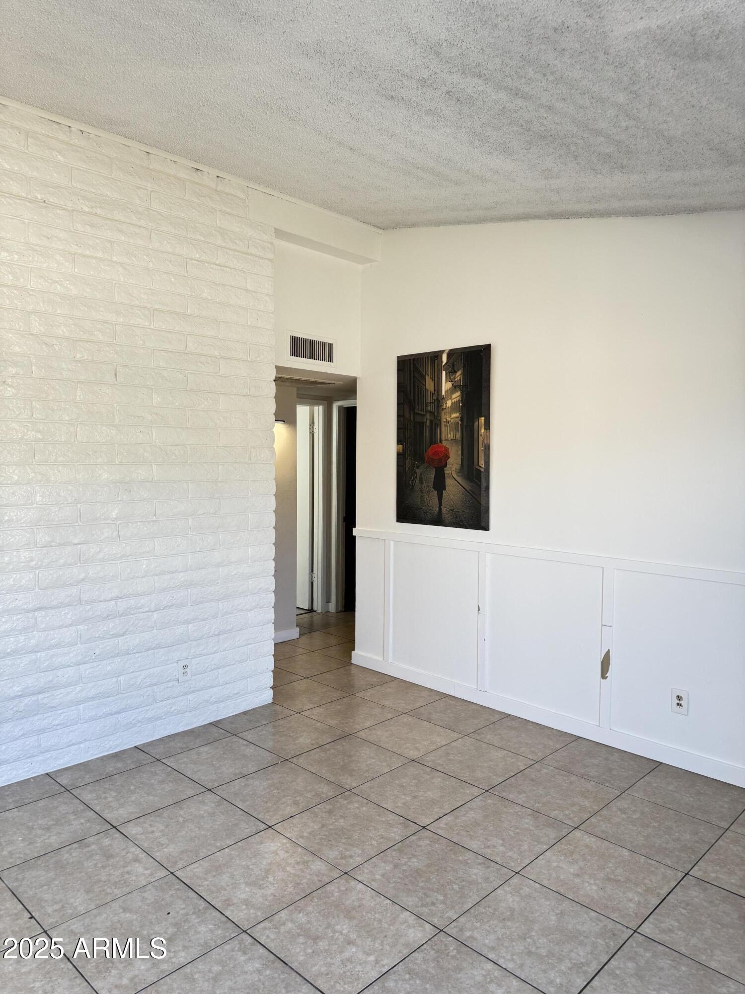 311 E 6th Avenue Property Photo 18