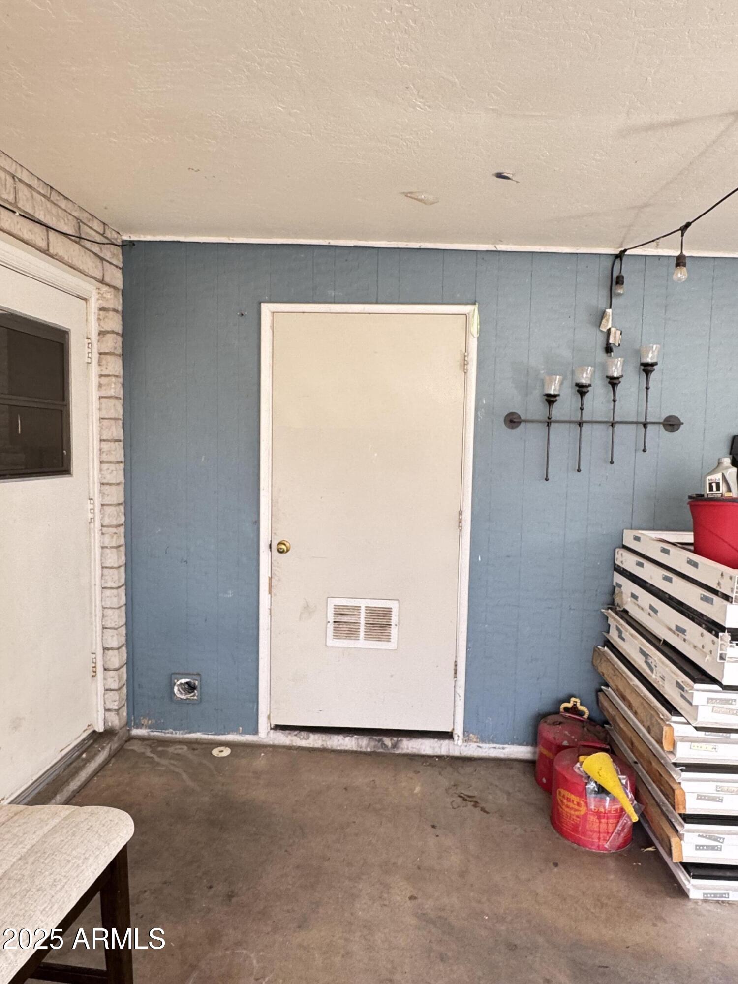 311 E 6th Avenue Property Photo 21
