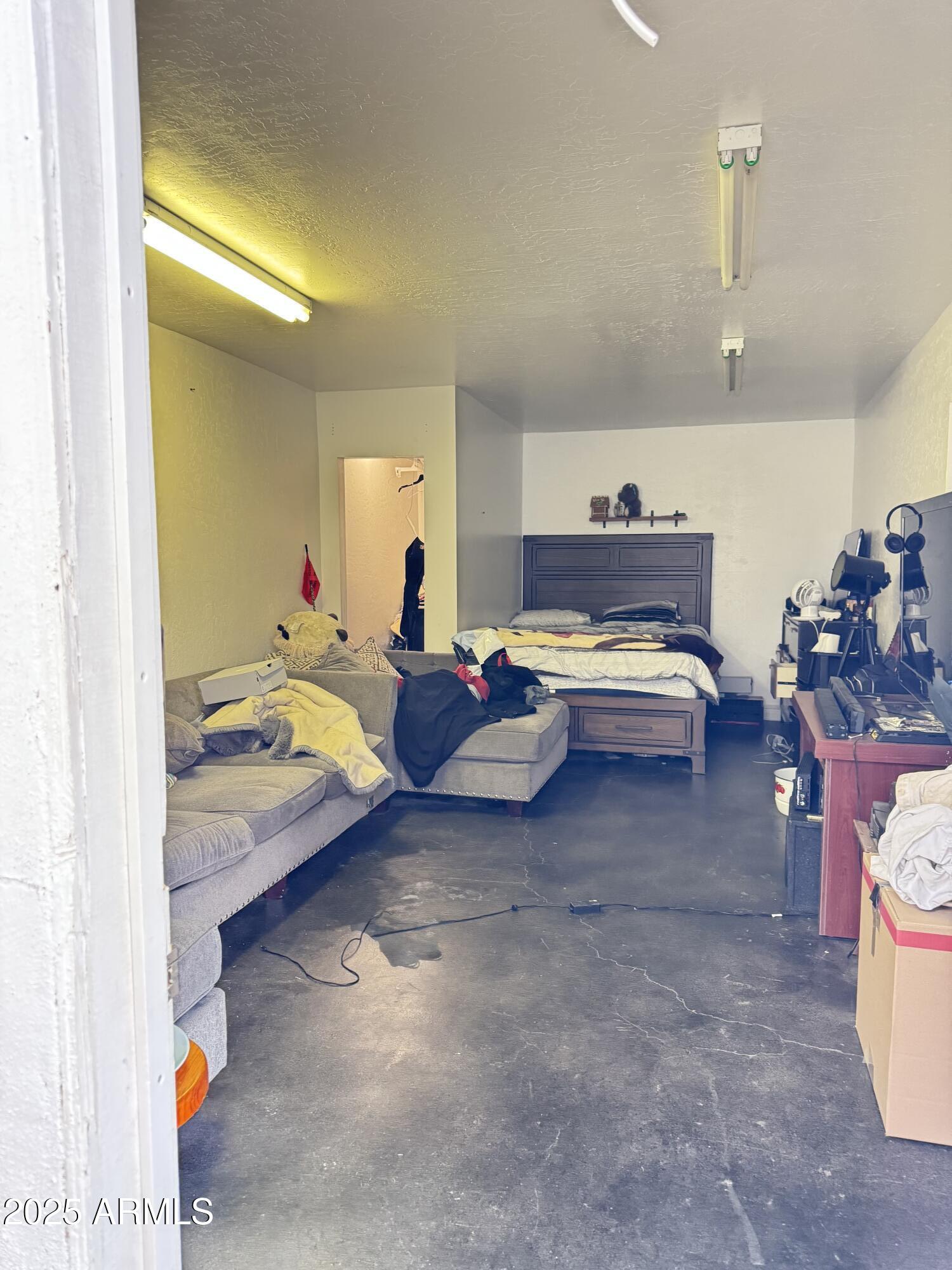 311 E 6th Avenue Property Photo 43