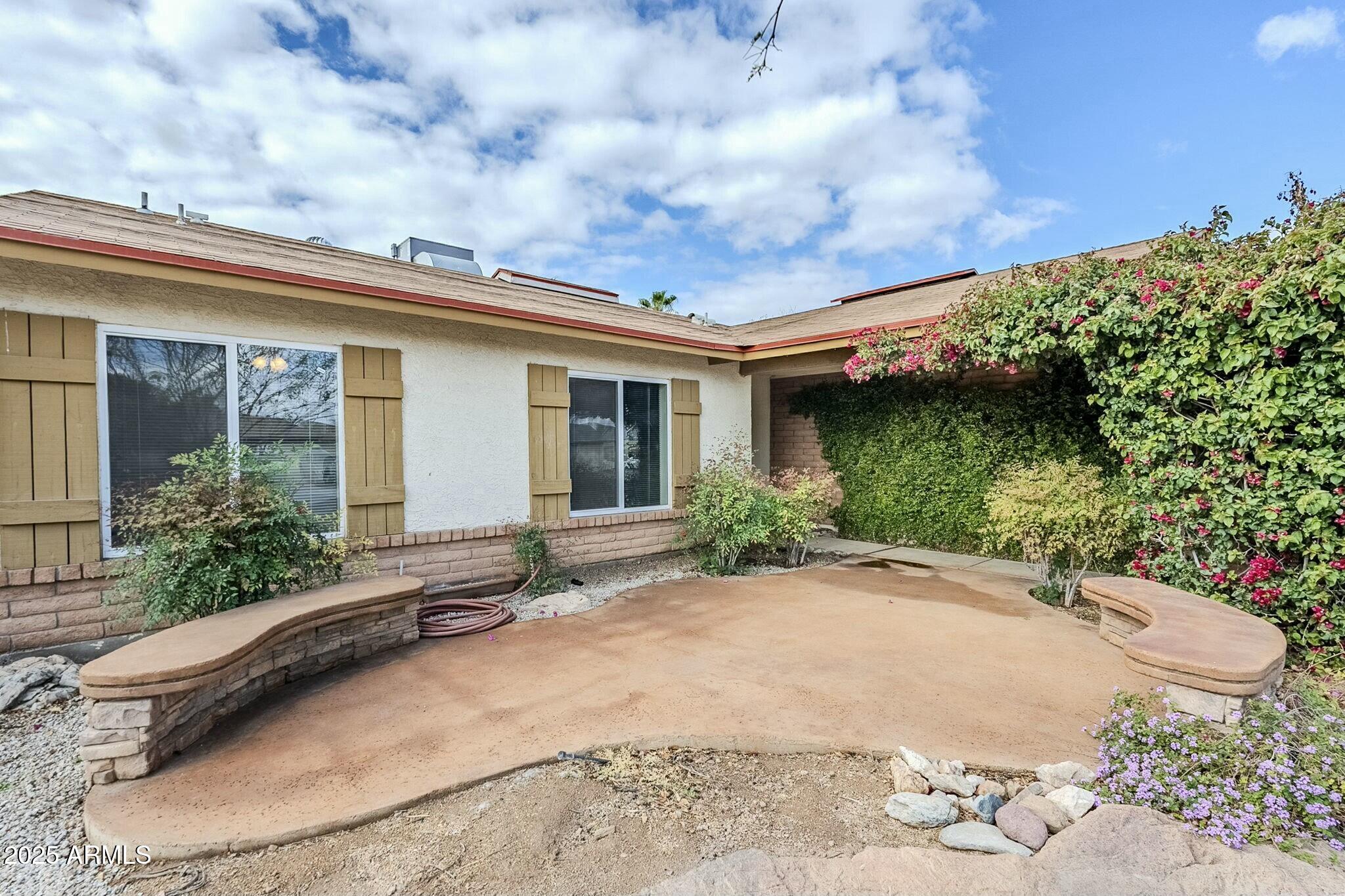 2107 N Los Altos Drive Property Photo 1