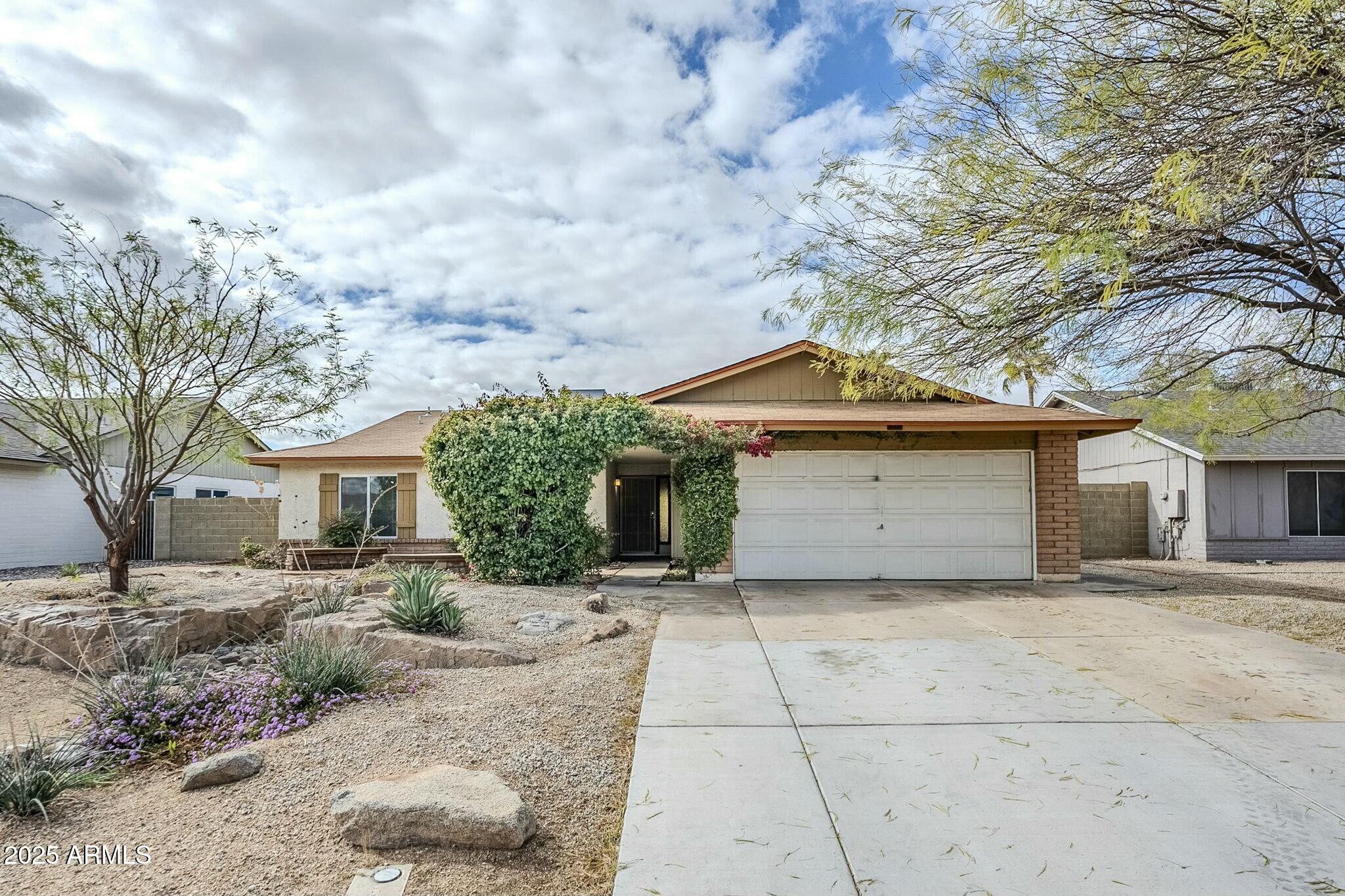 2107 N Los Altos Drive Property Photo 3