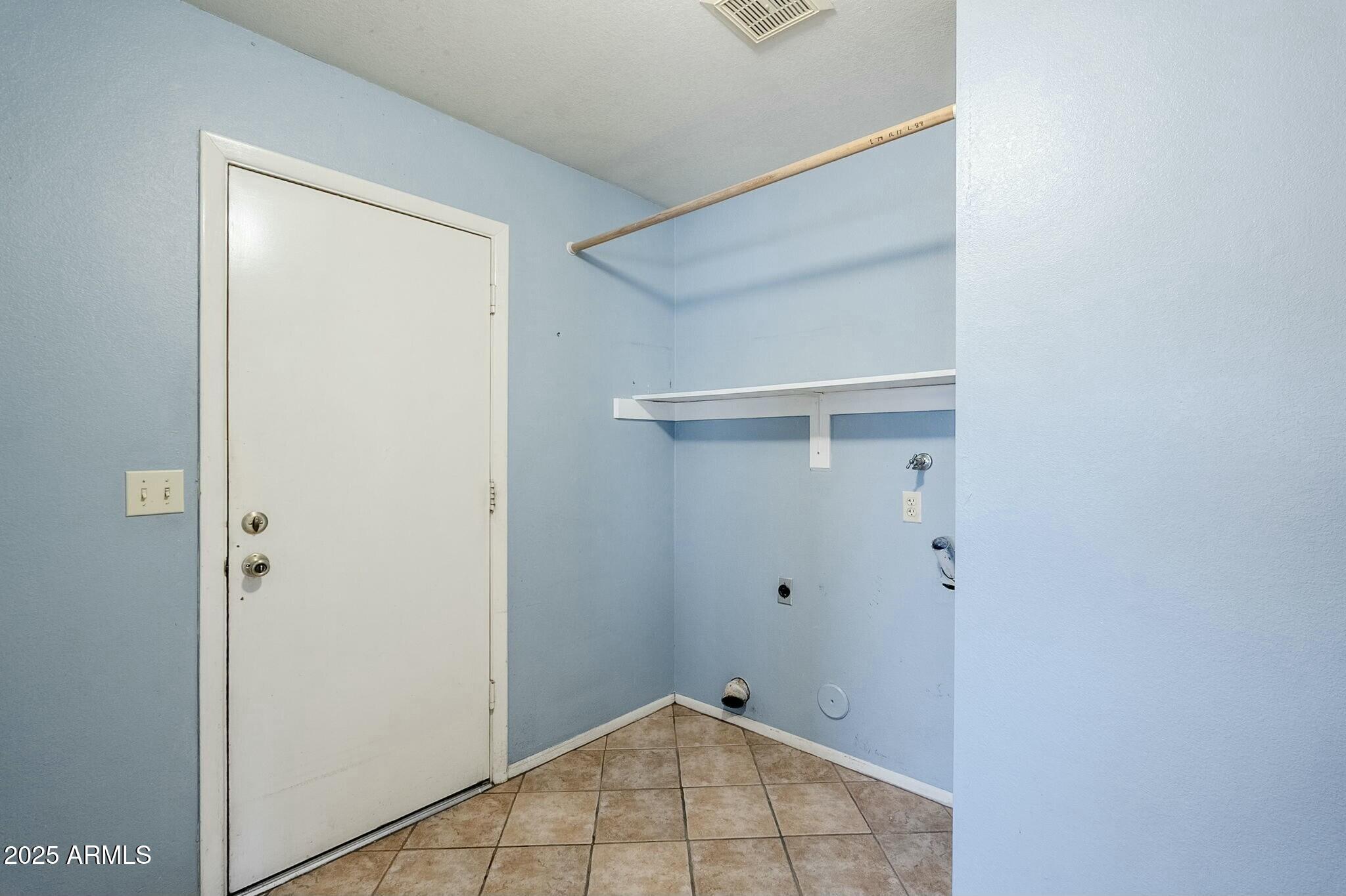 2107 N Los Altos Drive Property Photo 20