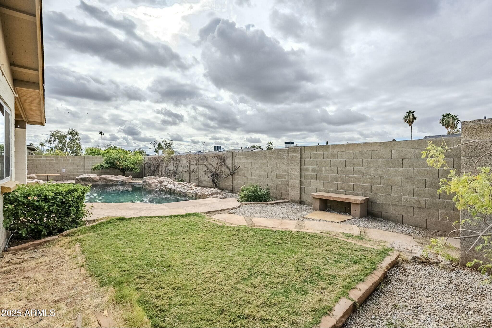 2107 N Los Altos Drive Property Photo 41