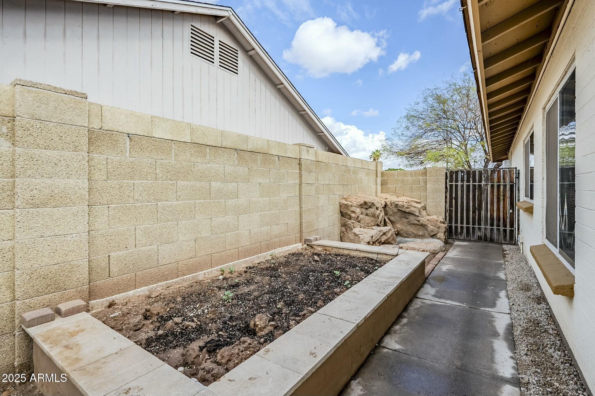 2107 N Los Altos Drive Property Photo 43