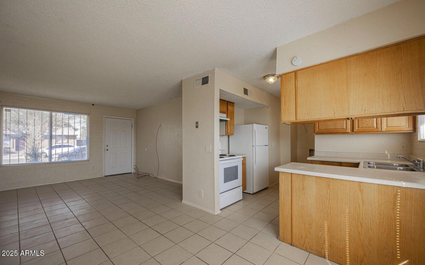 1680 N Cameron Street Property Photo 9