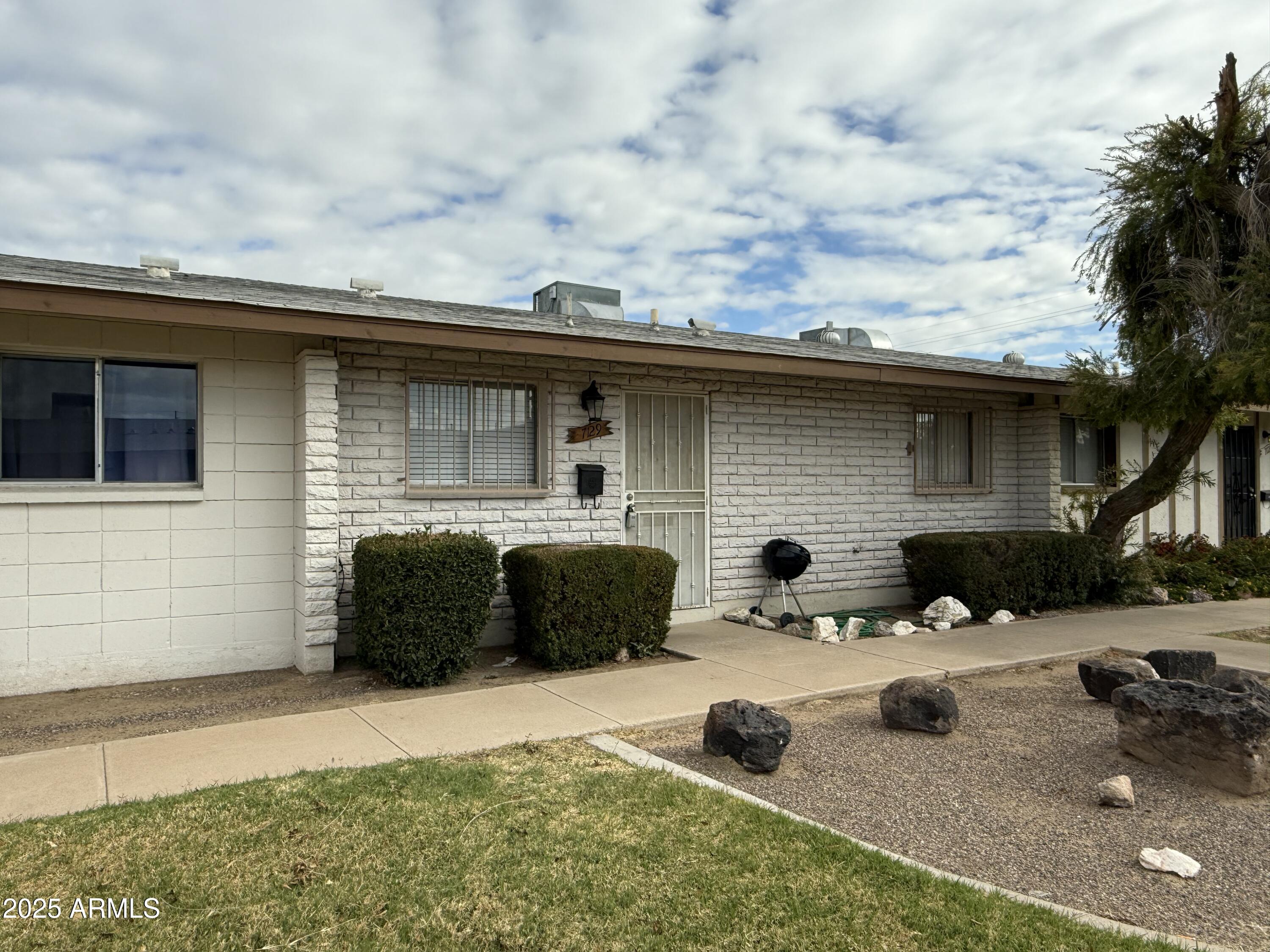 7129 W Meadowbrook Avenue Property Photo 1