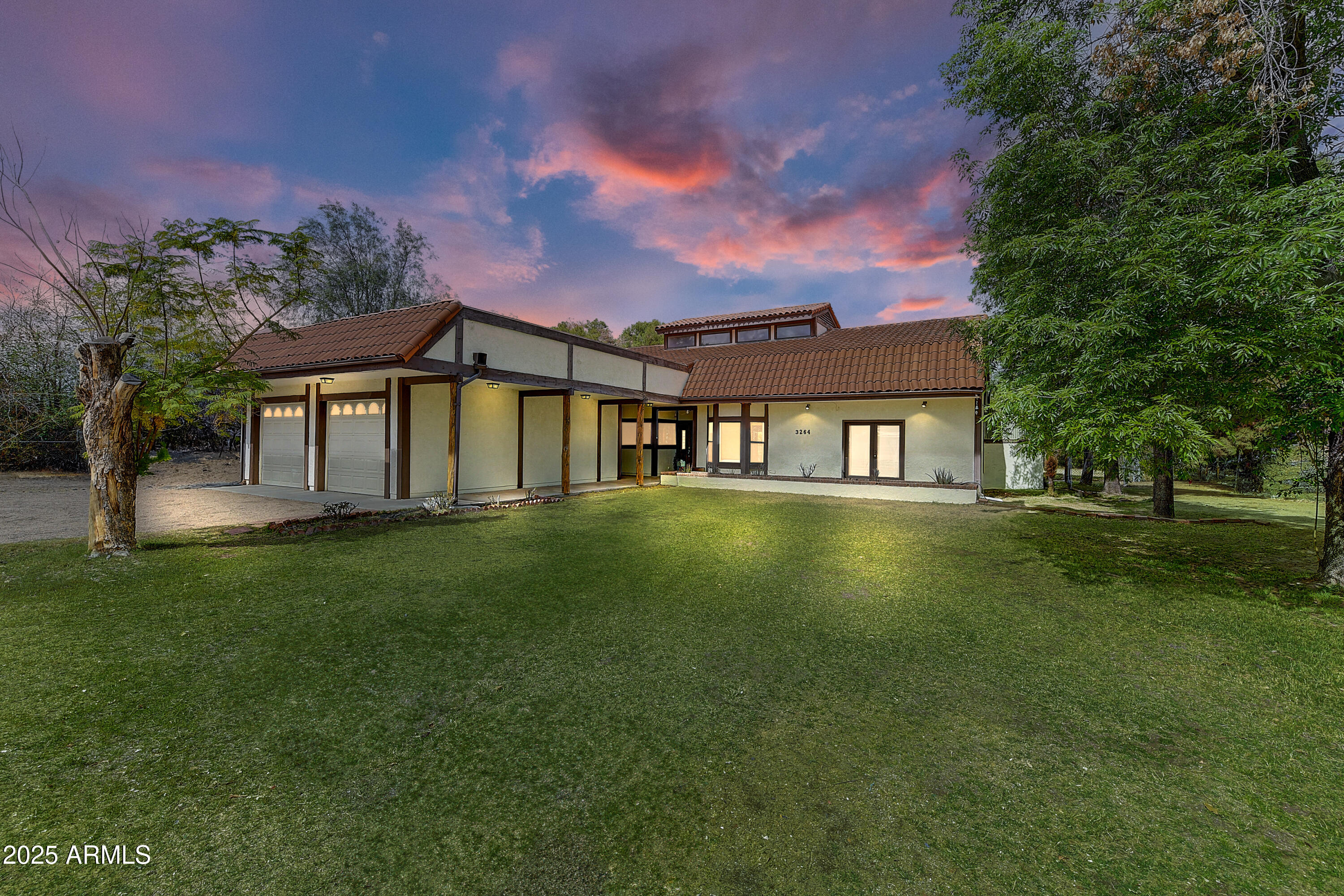 3264 E Vineyard Road Property Photo 1
