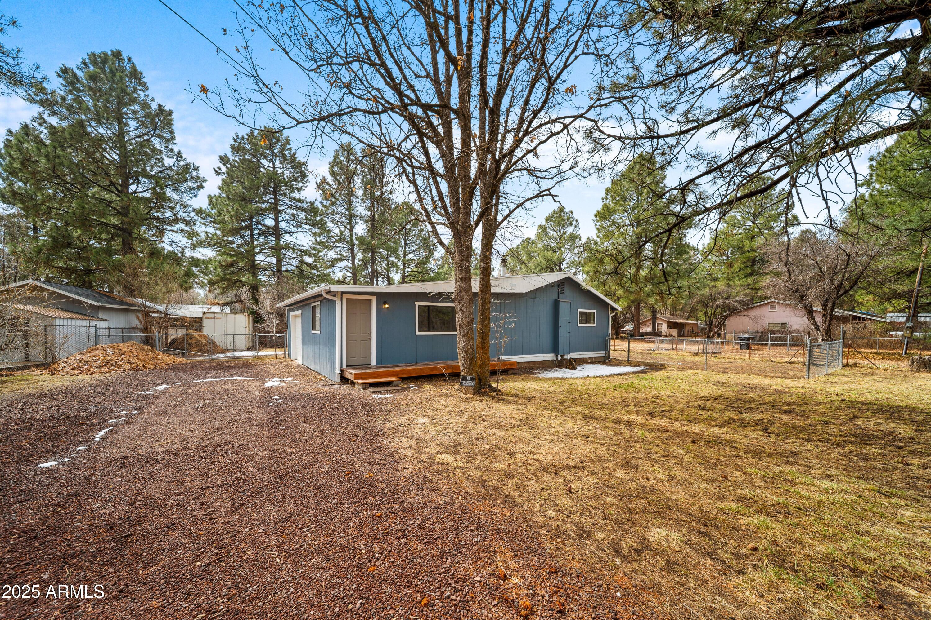2221 Curry Lane Property Photo 1