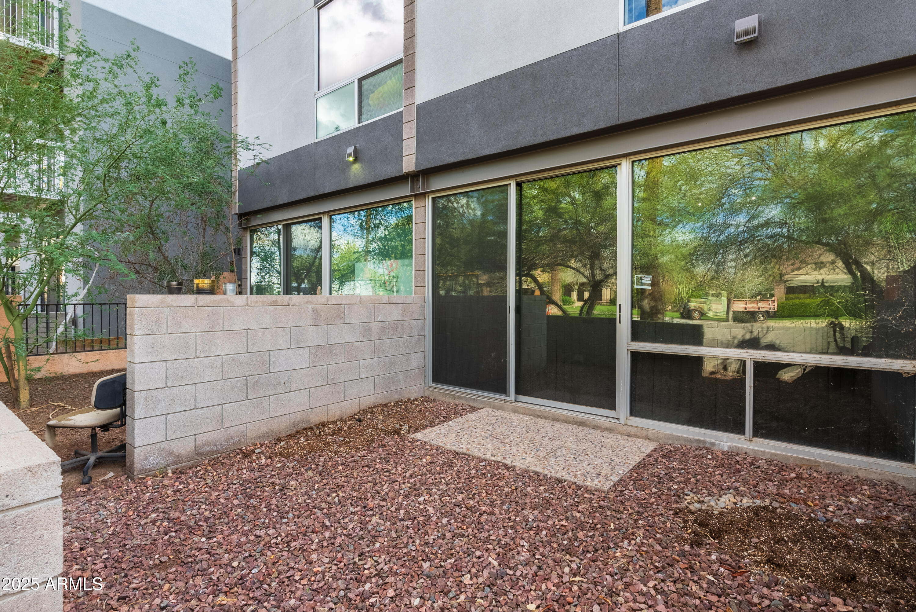 525 E Willetta Street Property Photo