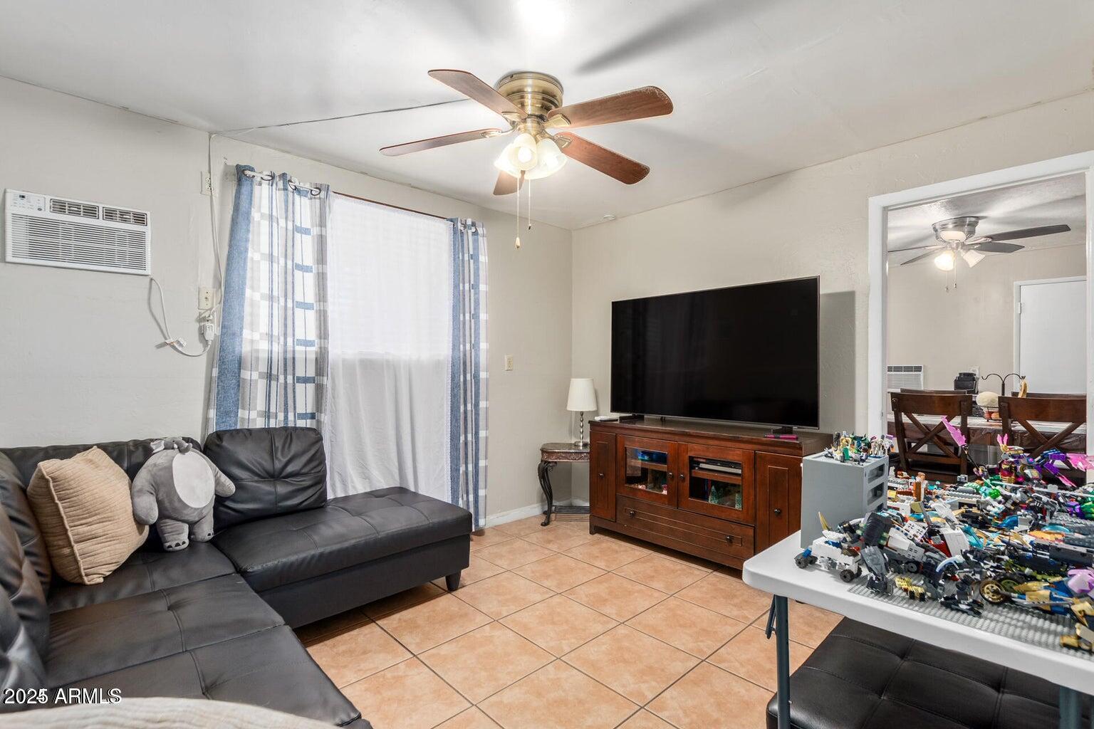 364 S California Street Property Photo 3