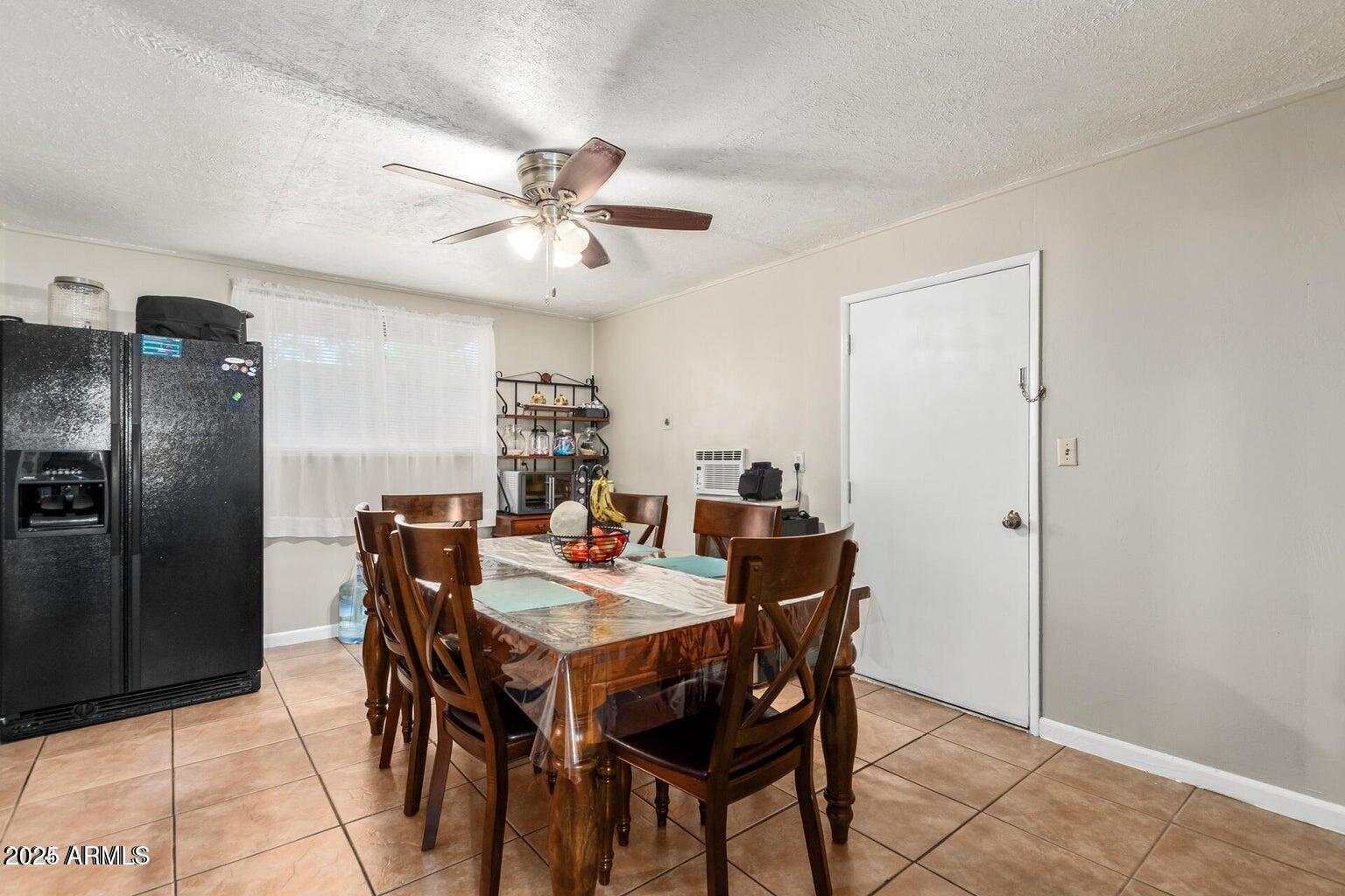 364 S California Street Property Photo 4