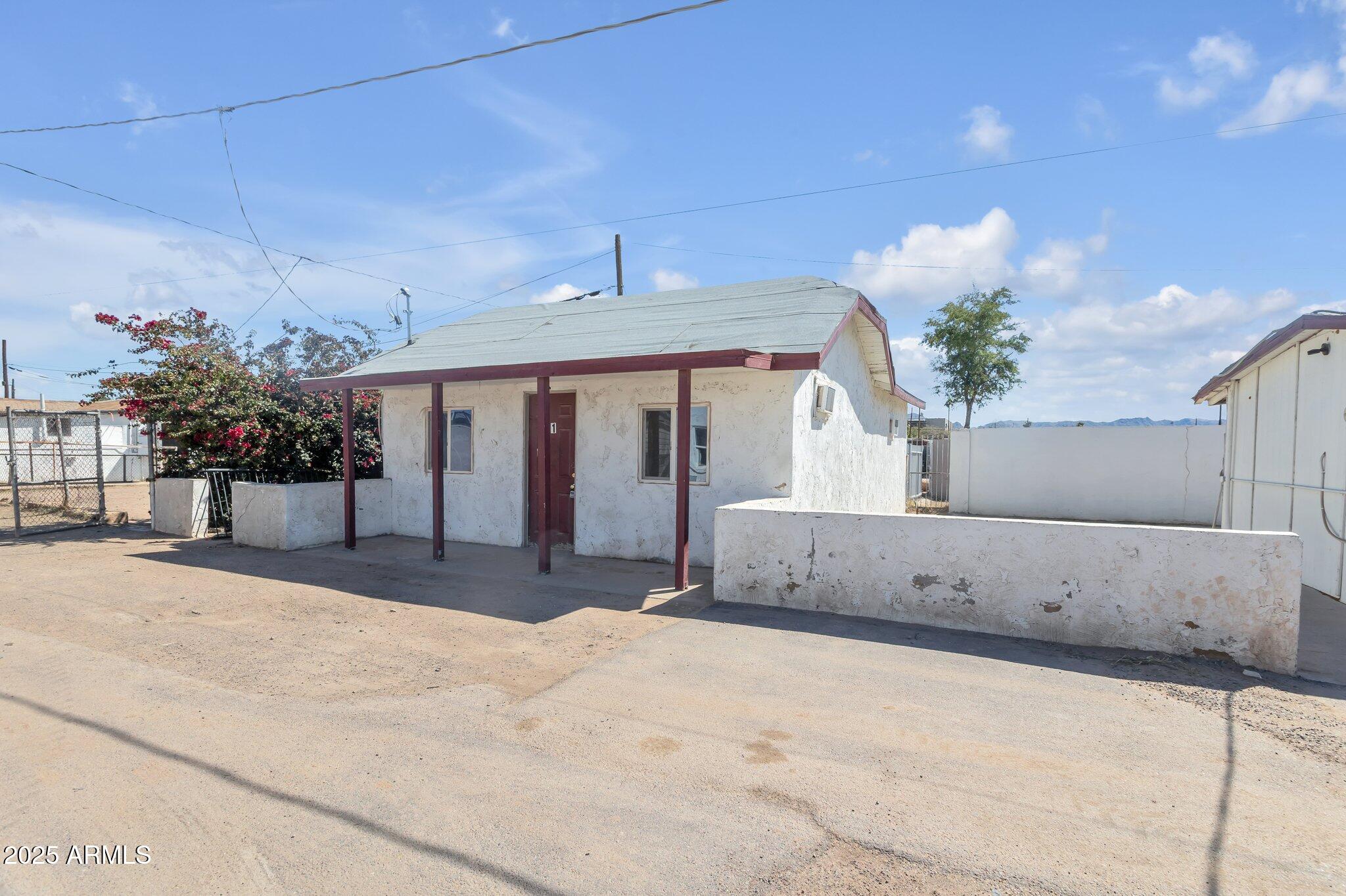 313 W Jones Avenue Property Photo