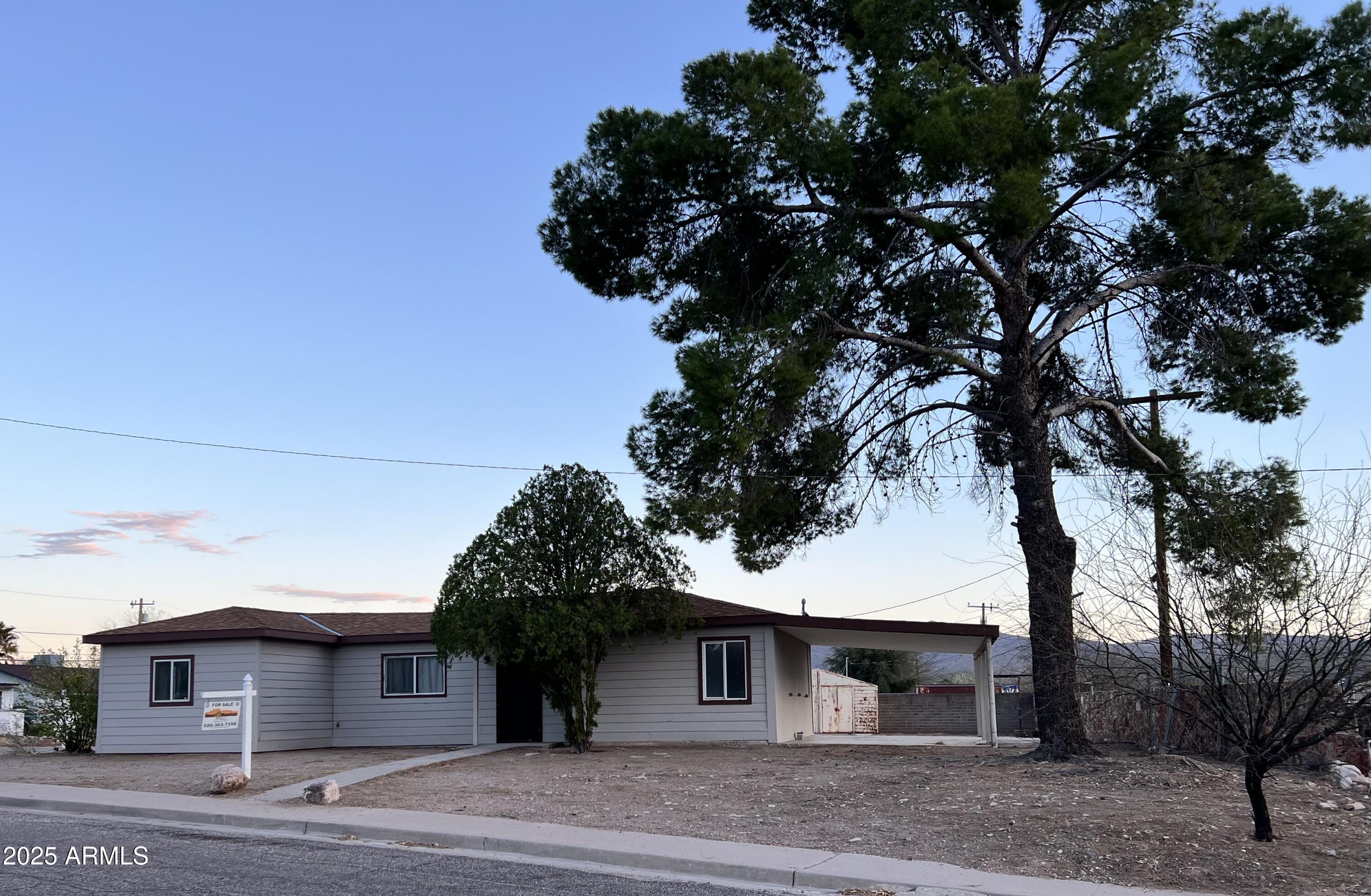 443 W Ivanhoe Road Property Photo 1