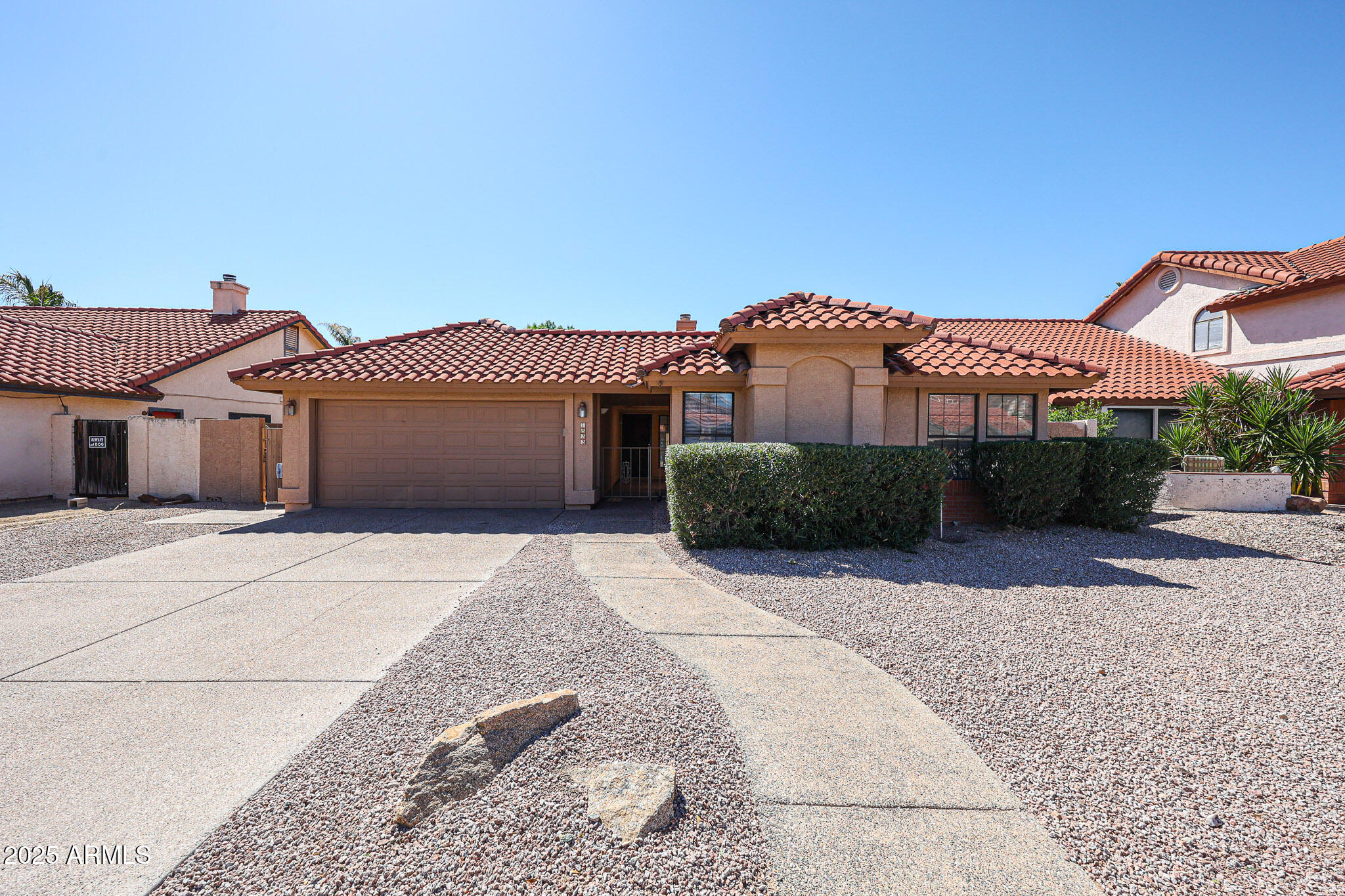 1833 E Redfield Road Property Photo