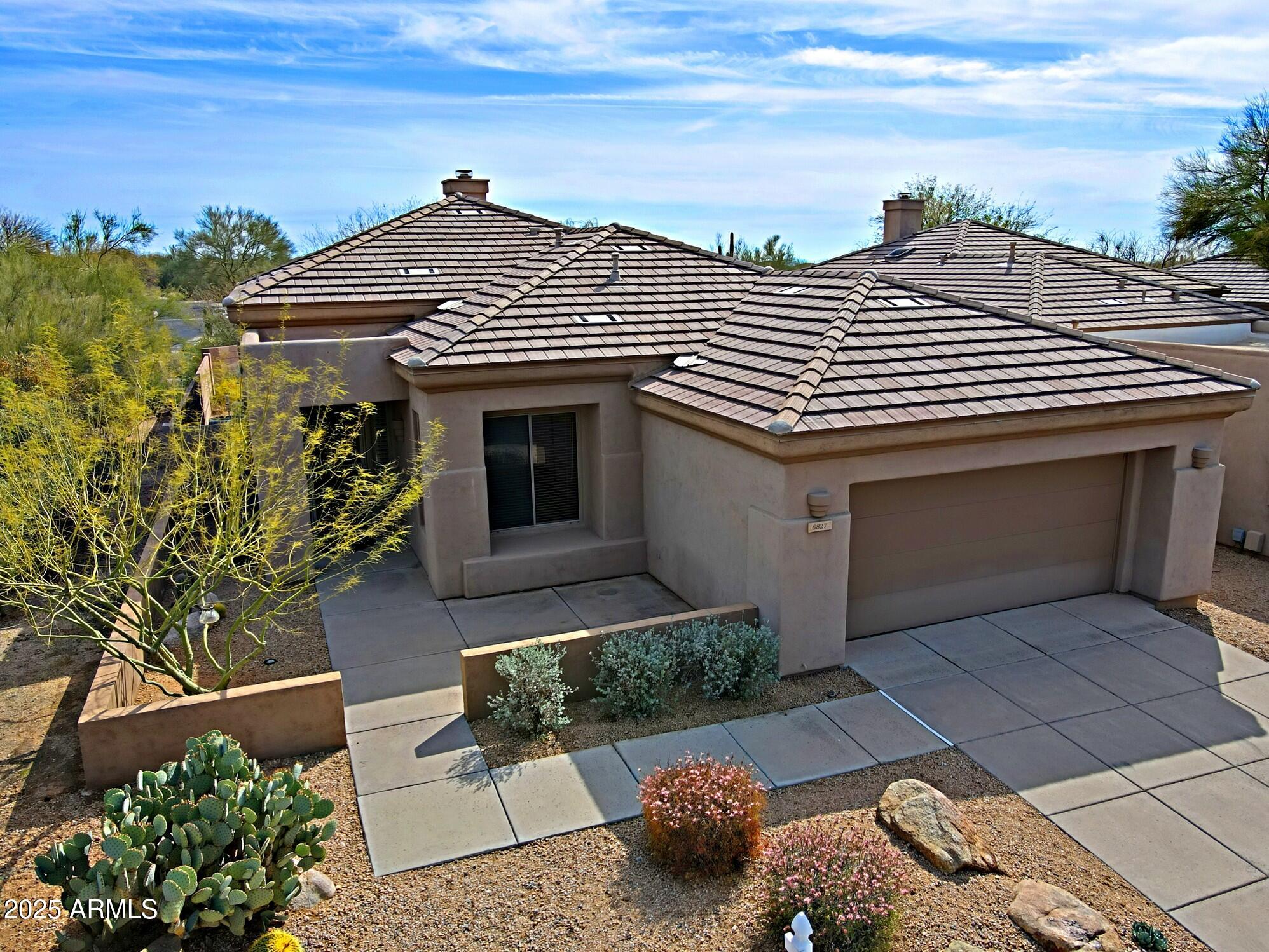 6827 E Eagle Feather Road Property Photo 1
