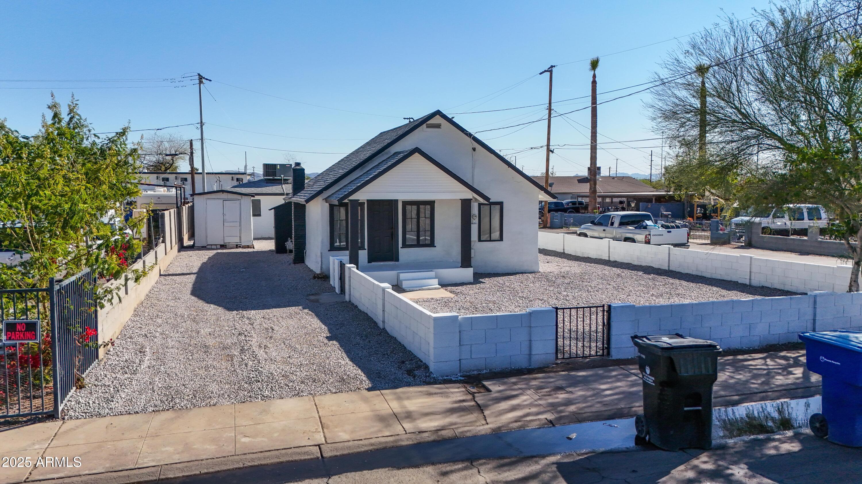 2201 E Portland Street Property Photo