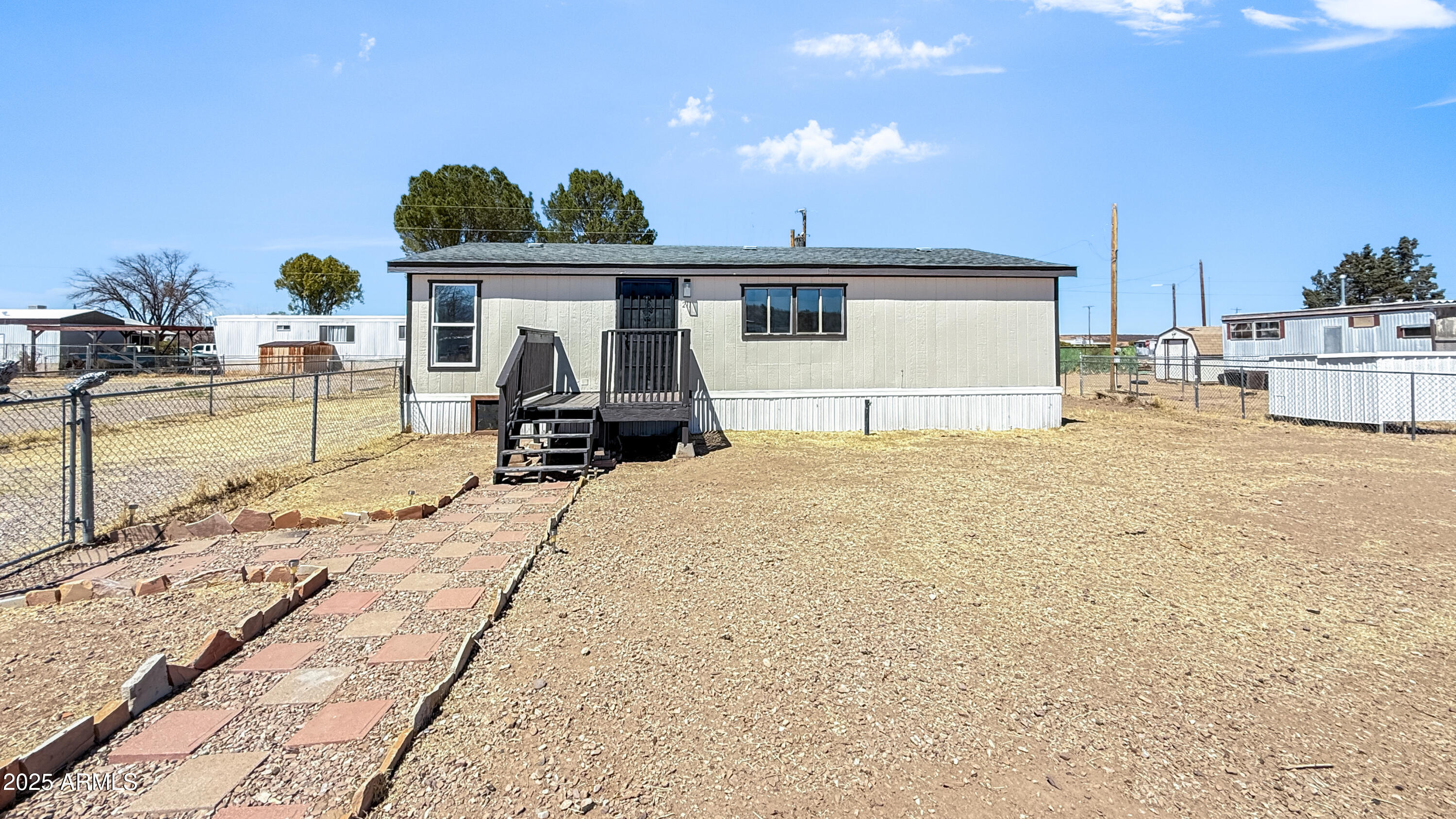 211 E Yuma Street Property Photo 1