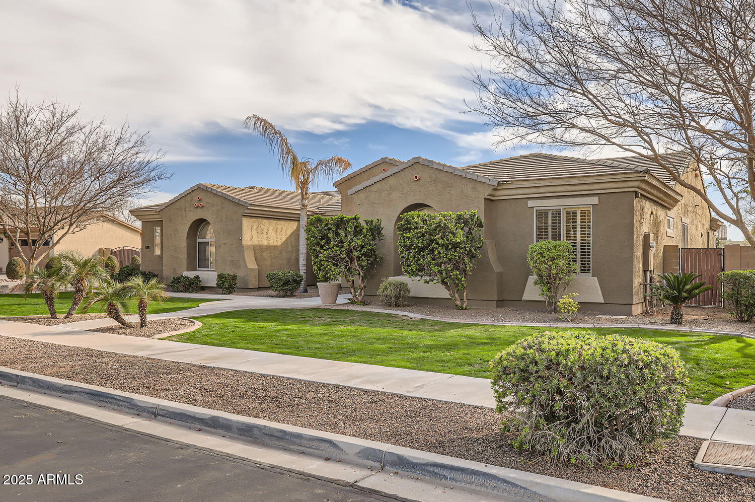 8115 W San Miguel Avenue Property Photo 1