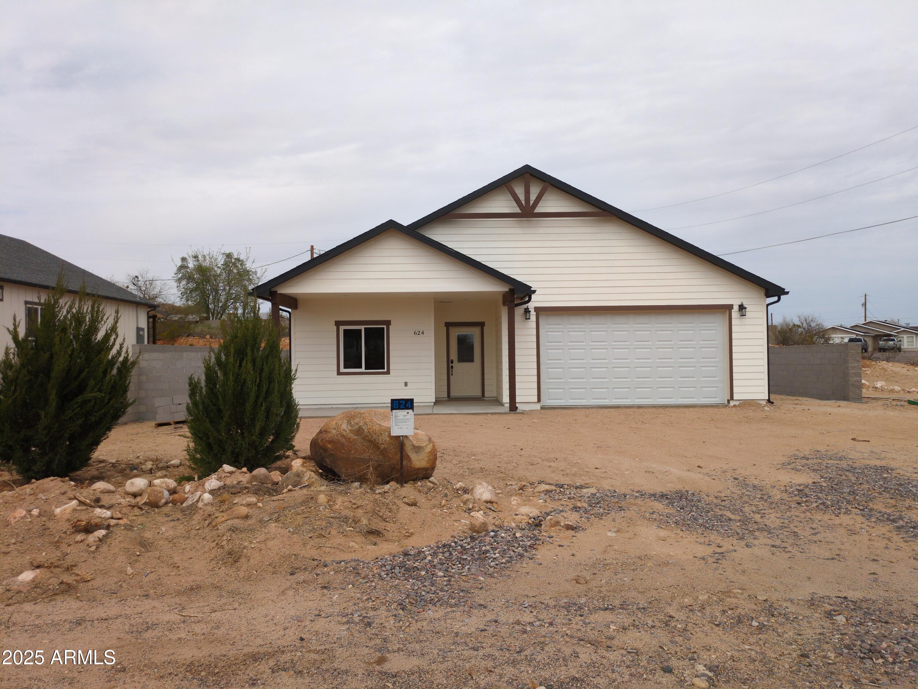 624 W Mohawk Property Photo 1