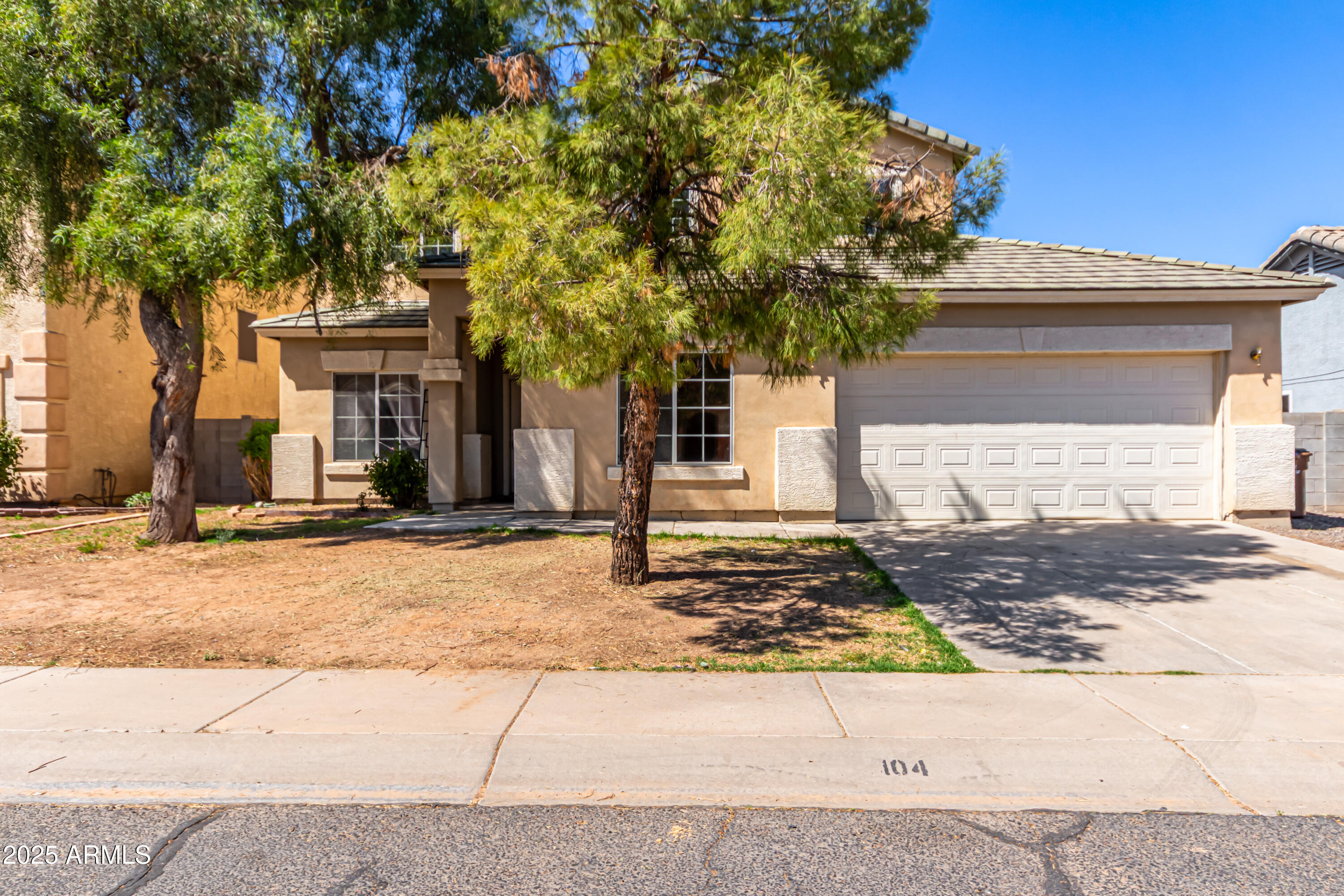 104 S EVERGREEN Street Property Photo 1