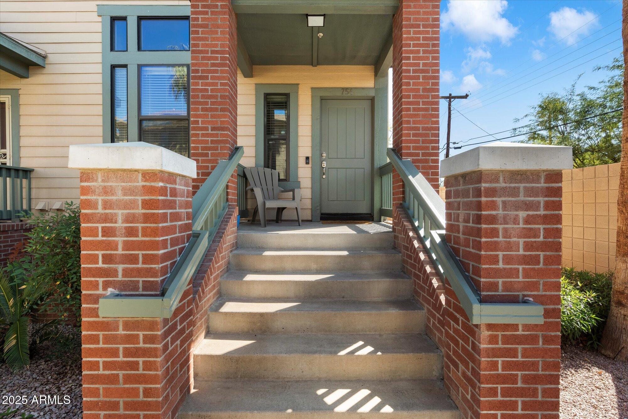 754 S Beck Avenue Property Photo 1