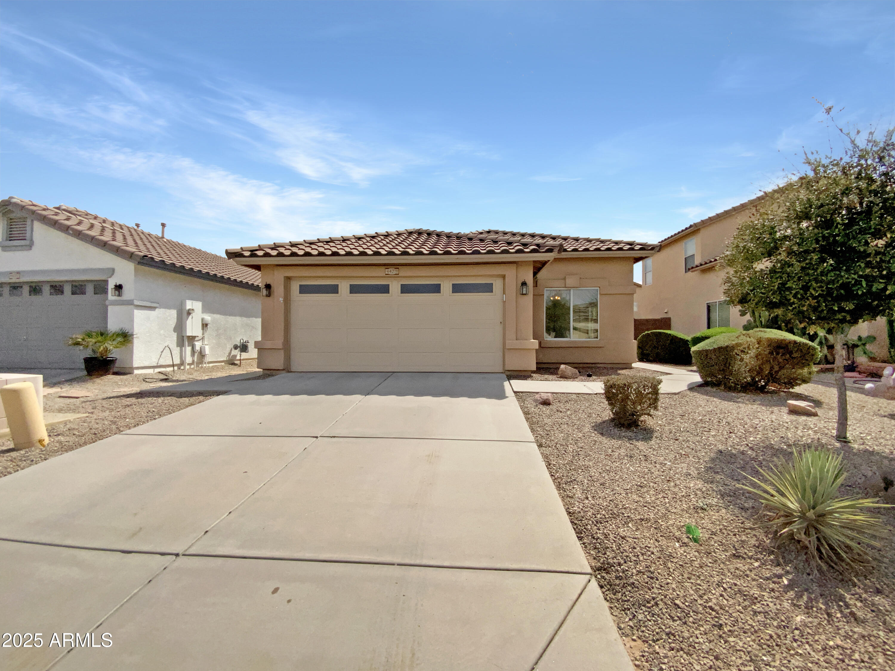 44271 W Oster Drive Property Photo 1