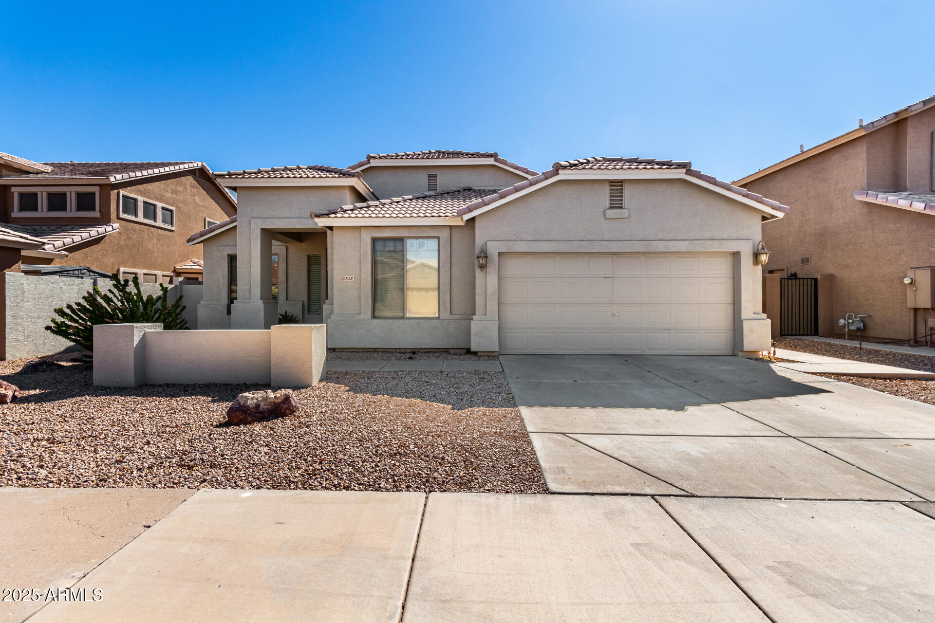 21337 E Camina Plata Property Photo 1