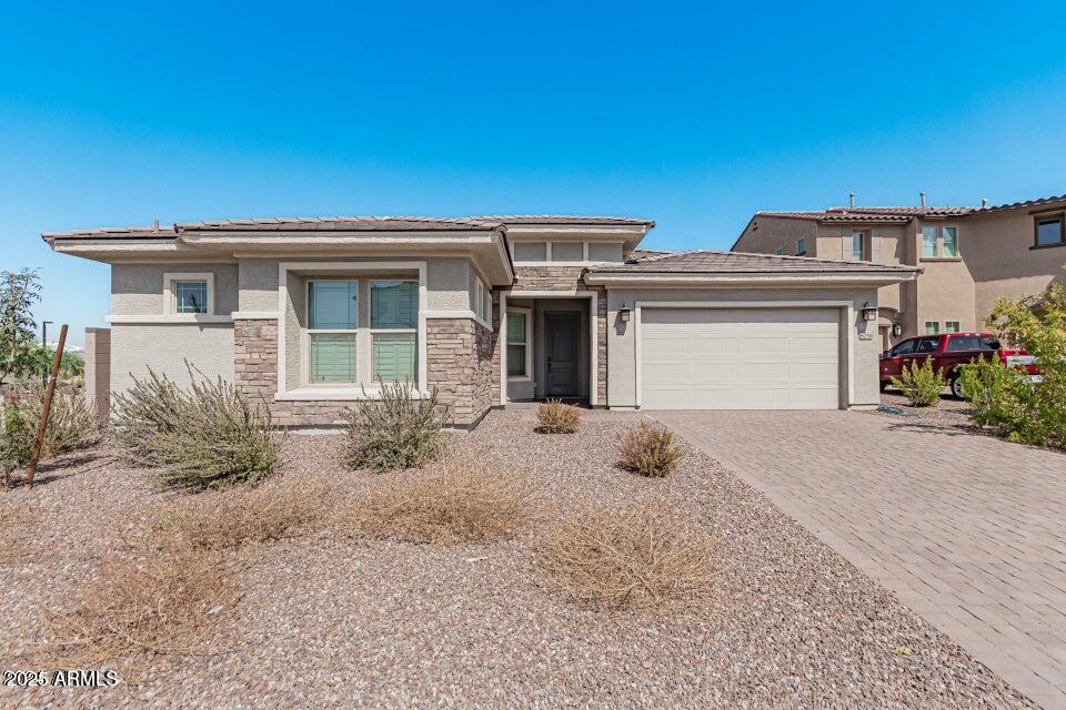 8756 W MISSOURI Avenue Property Photo 1