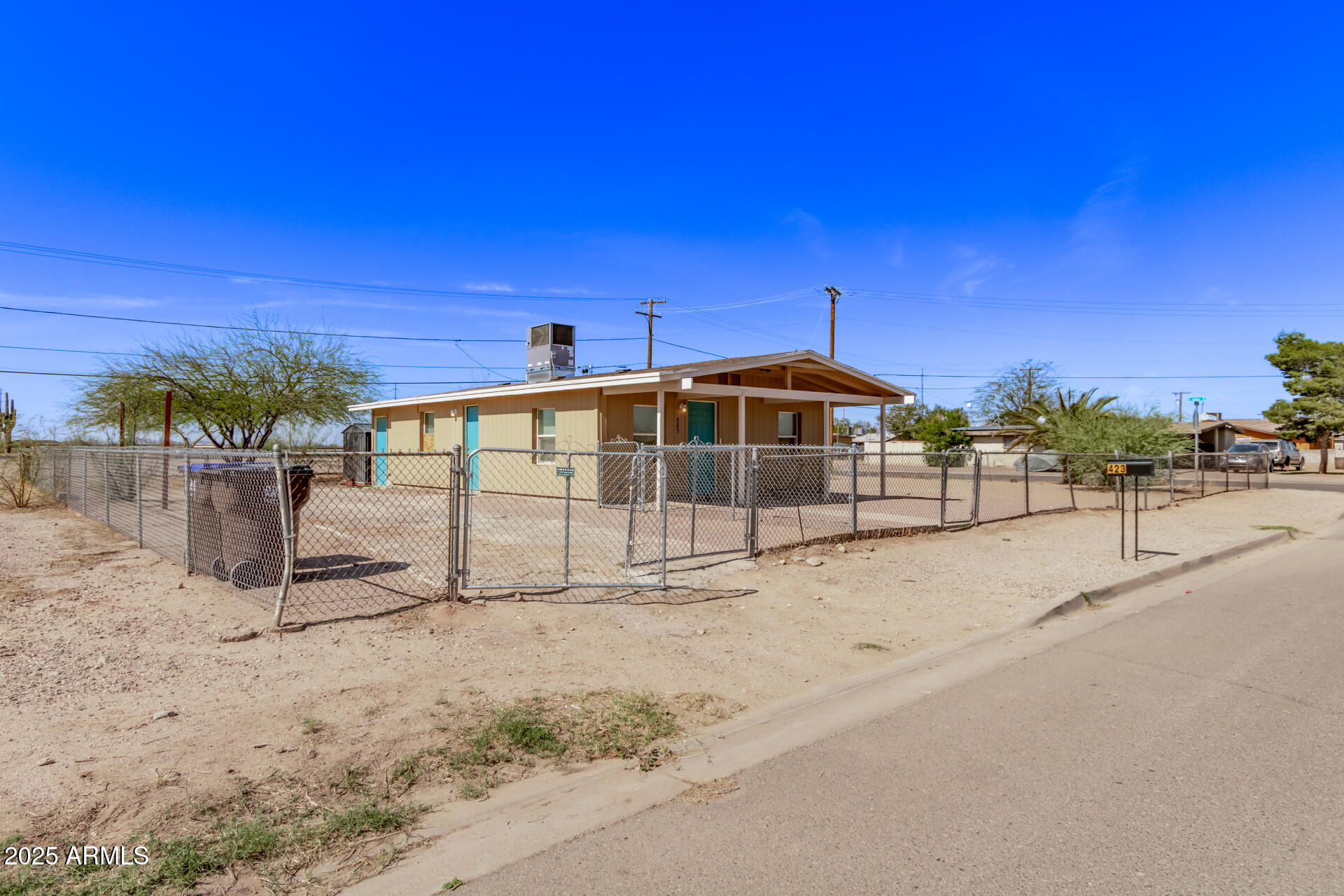 423 W PHOENIX Avenue