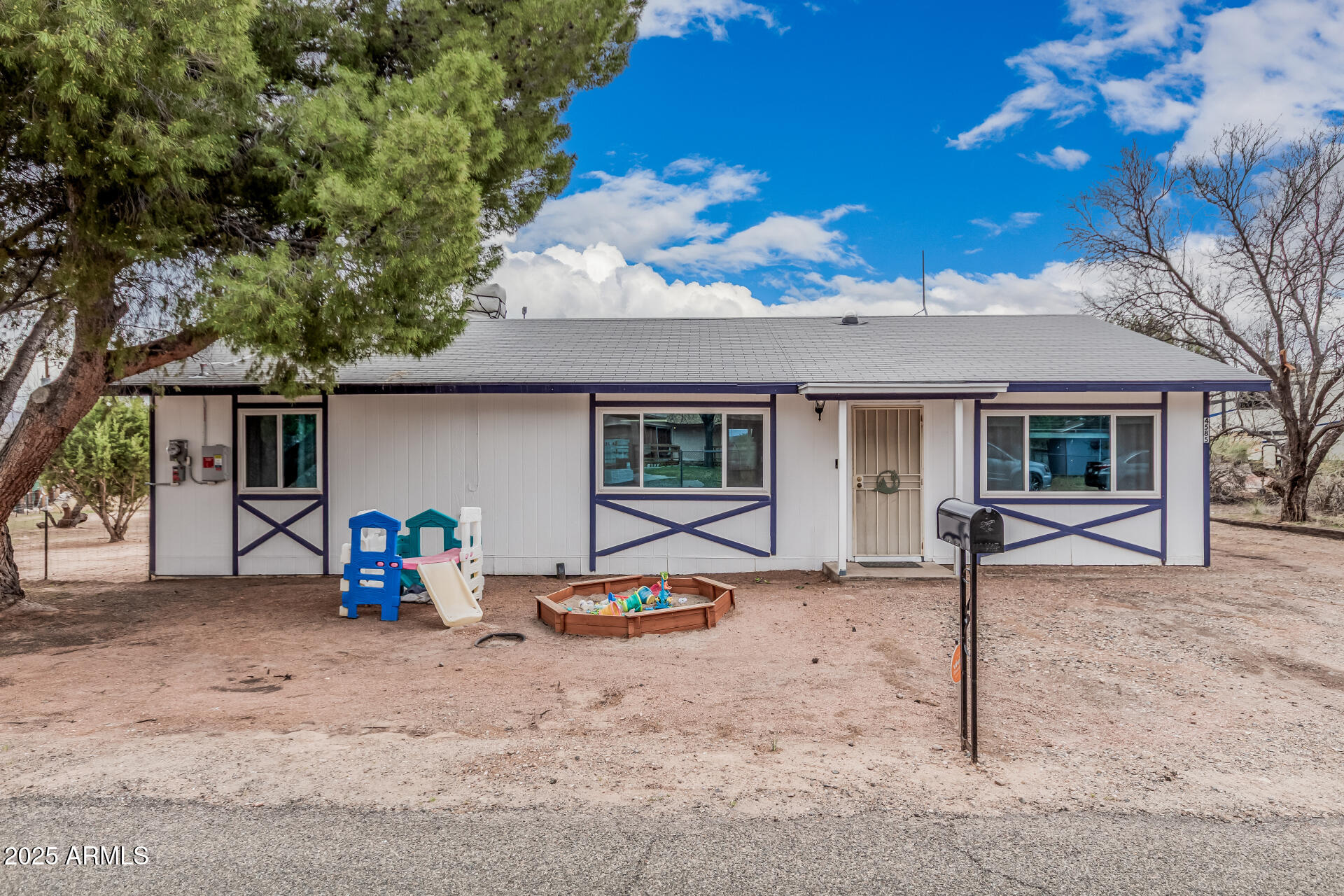 4585 E VALLEY Lane