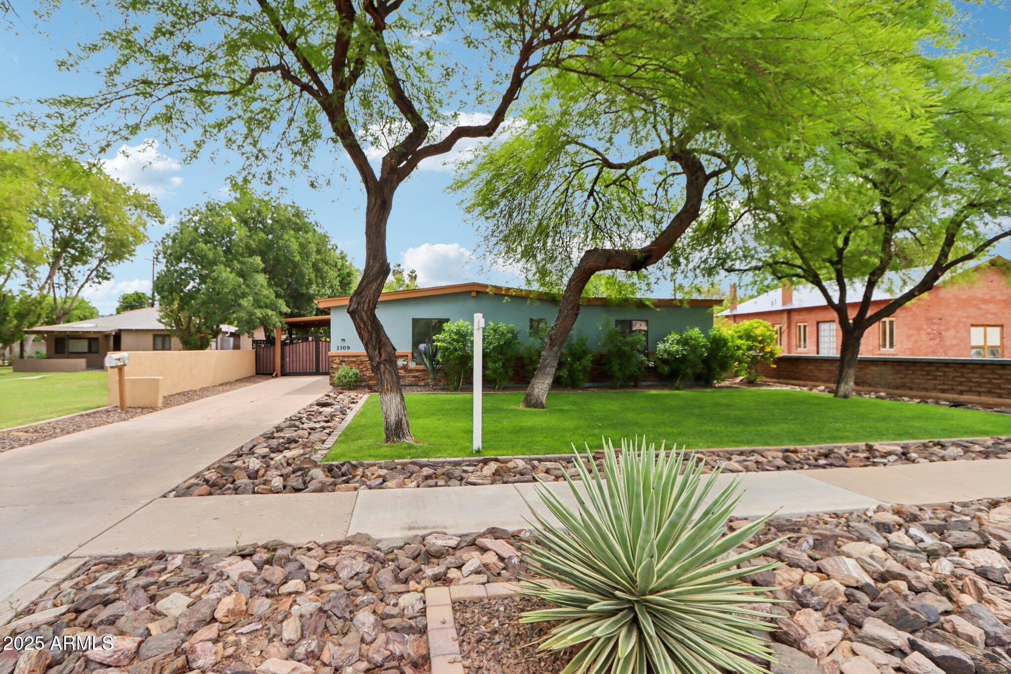 1109 S Ash Avenue Property Photo 1