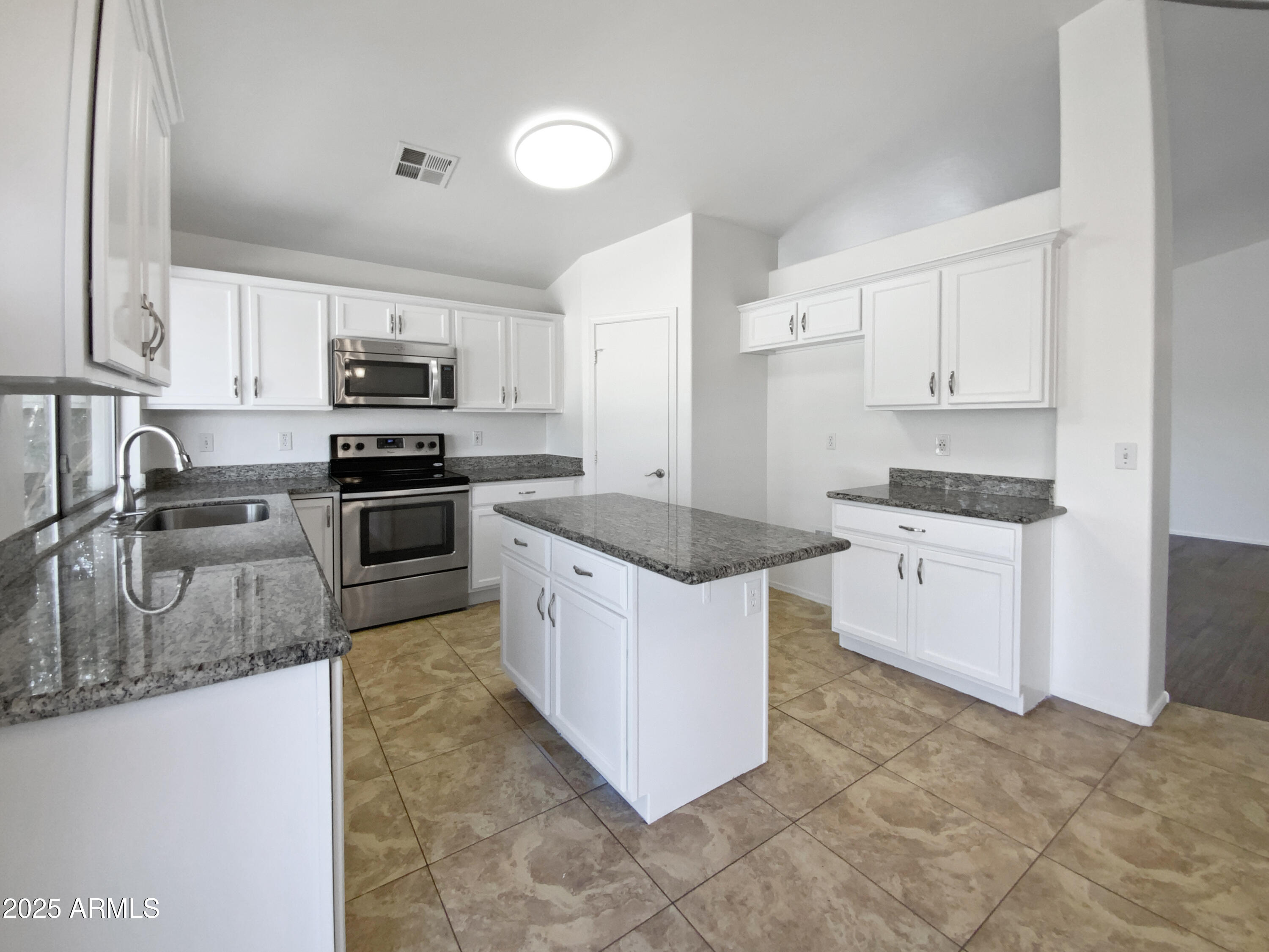 1488 W Page Avenue Property Photo 10