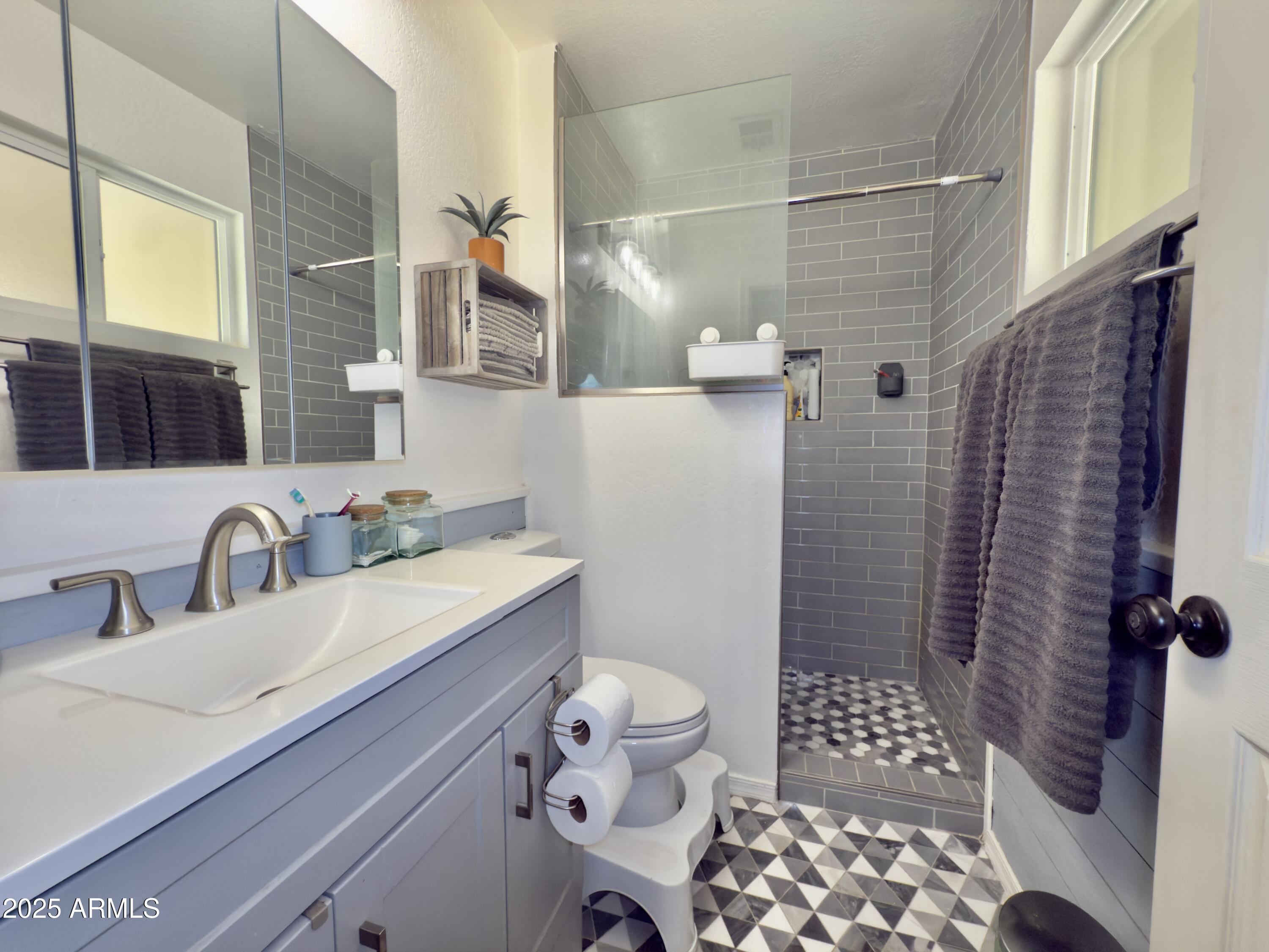 2329 E Juanita Avenue Property Photo 6
