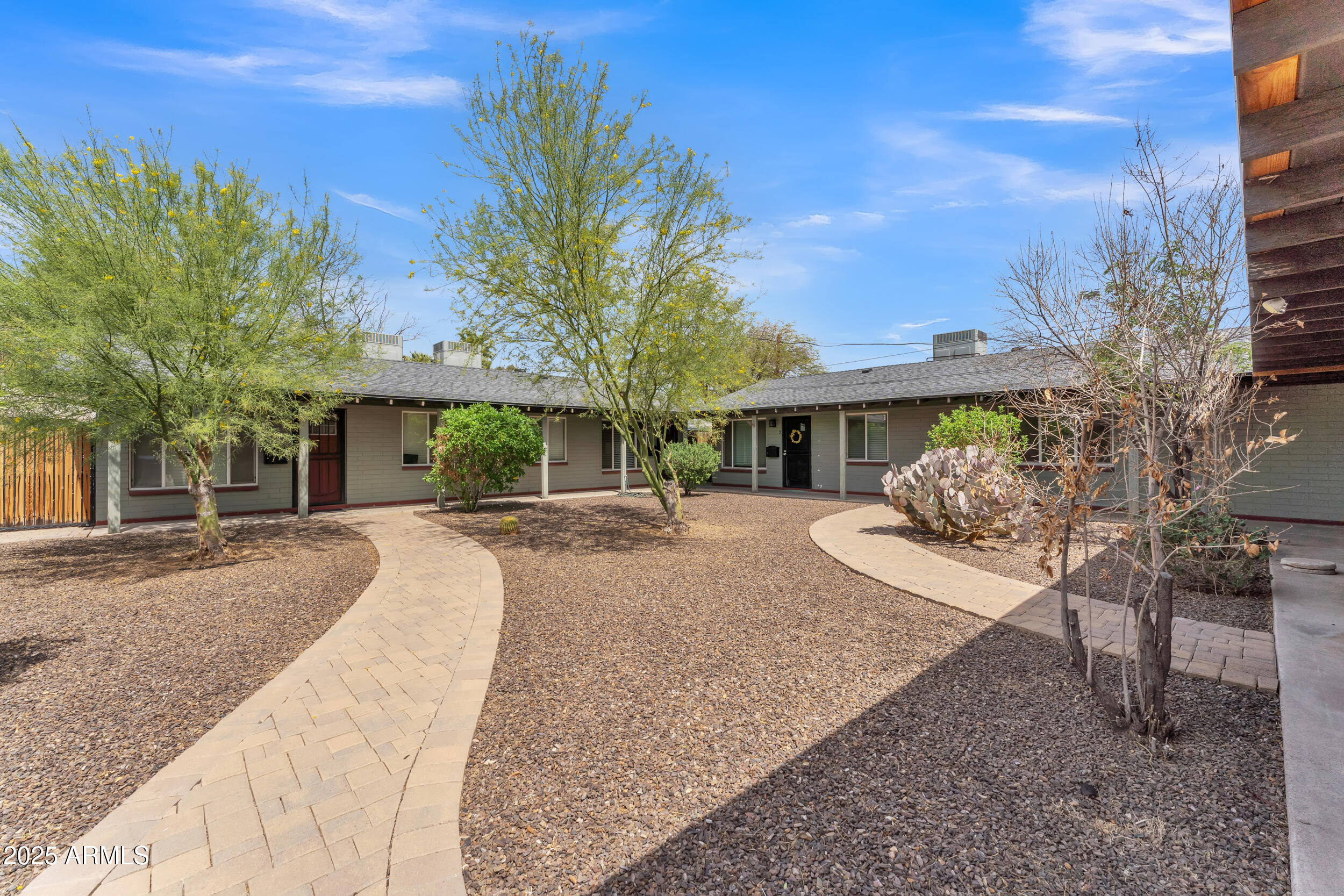 1024 E Mitchell Drive Property Photo 1