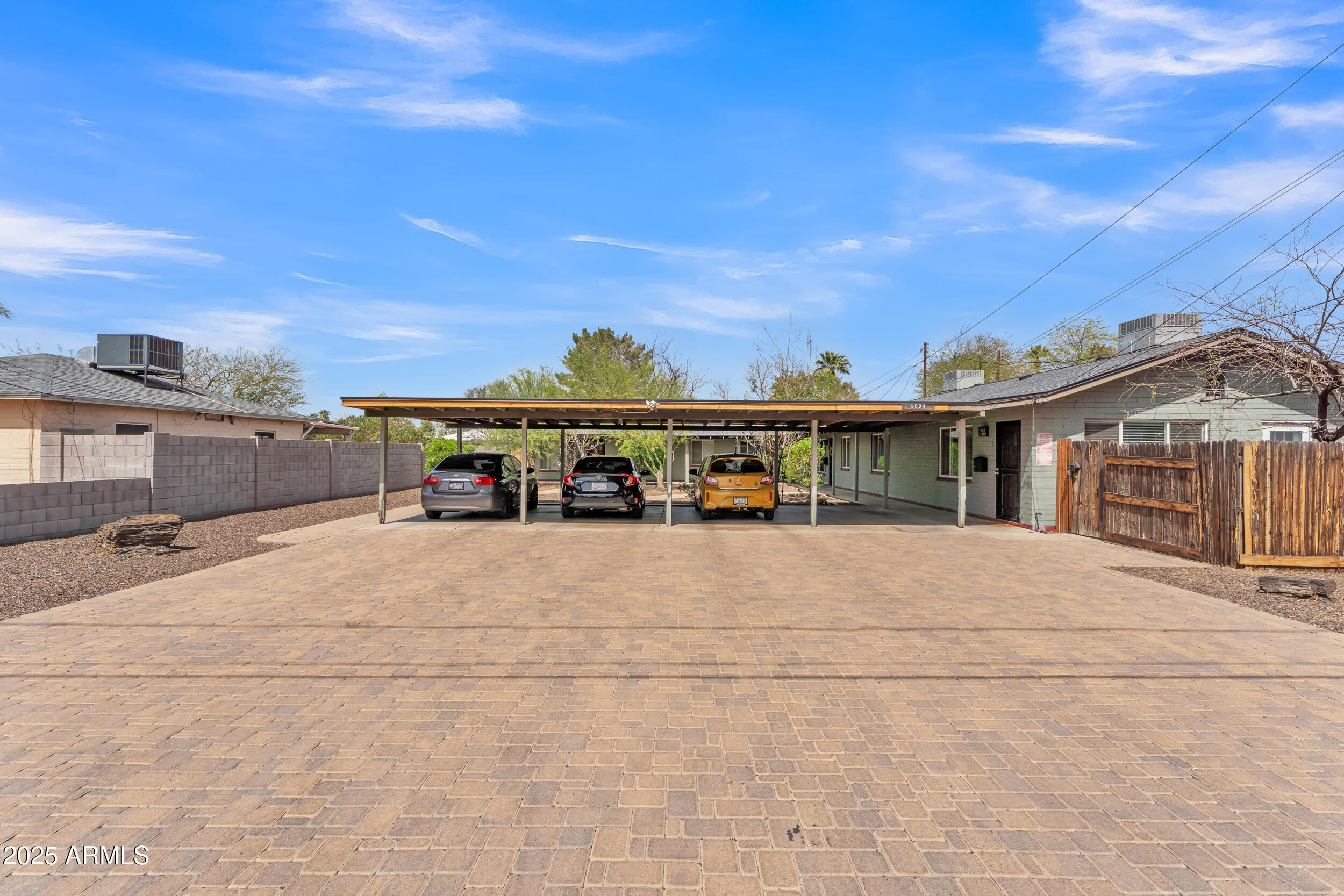 1024 E Mitchell Drive Property Photo 3