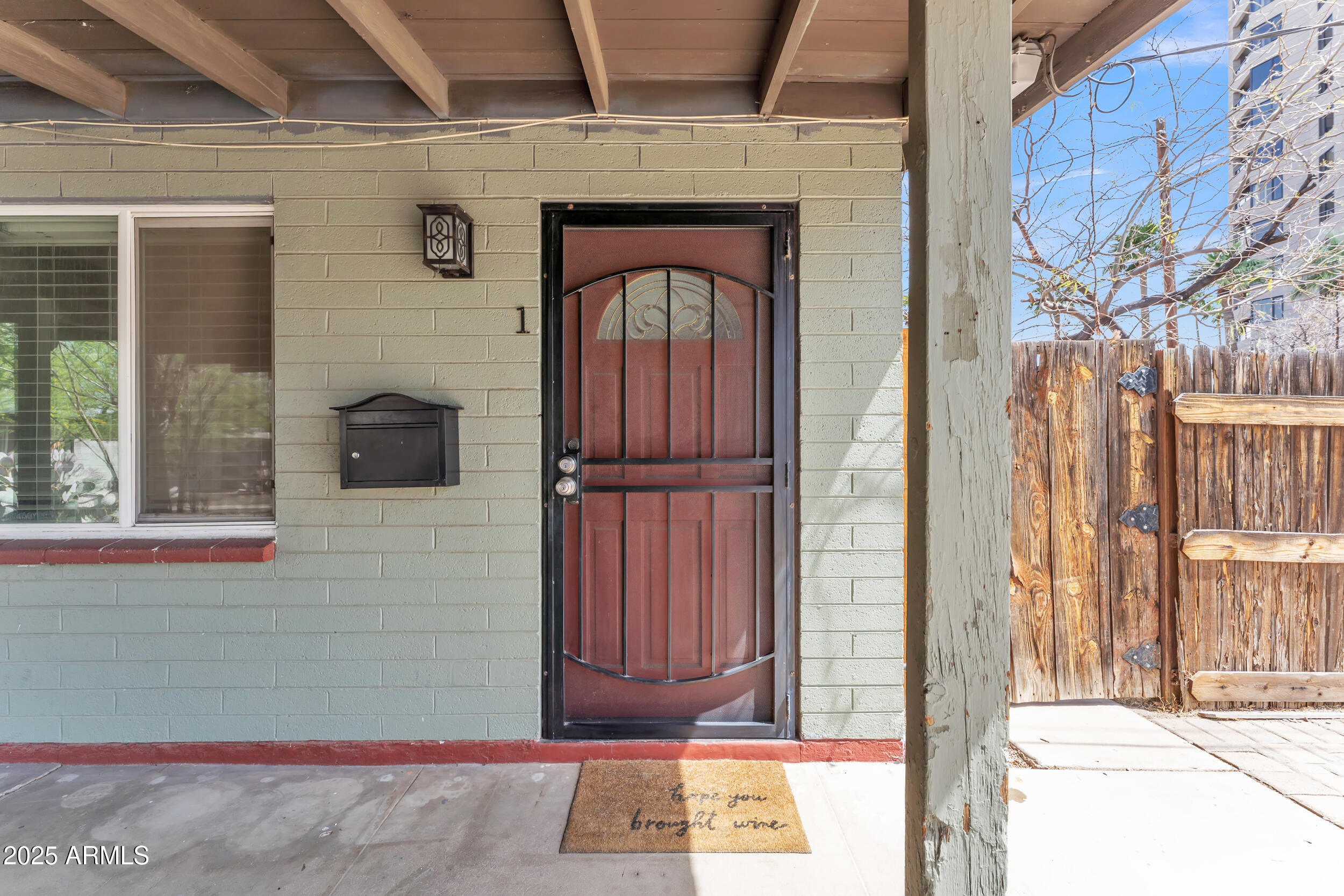 1024 E Mitchell Drive Property Photo 4