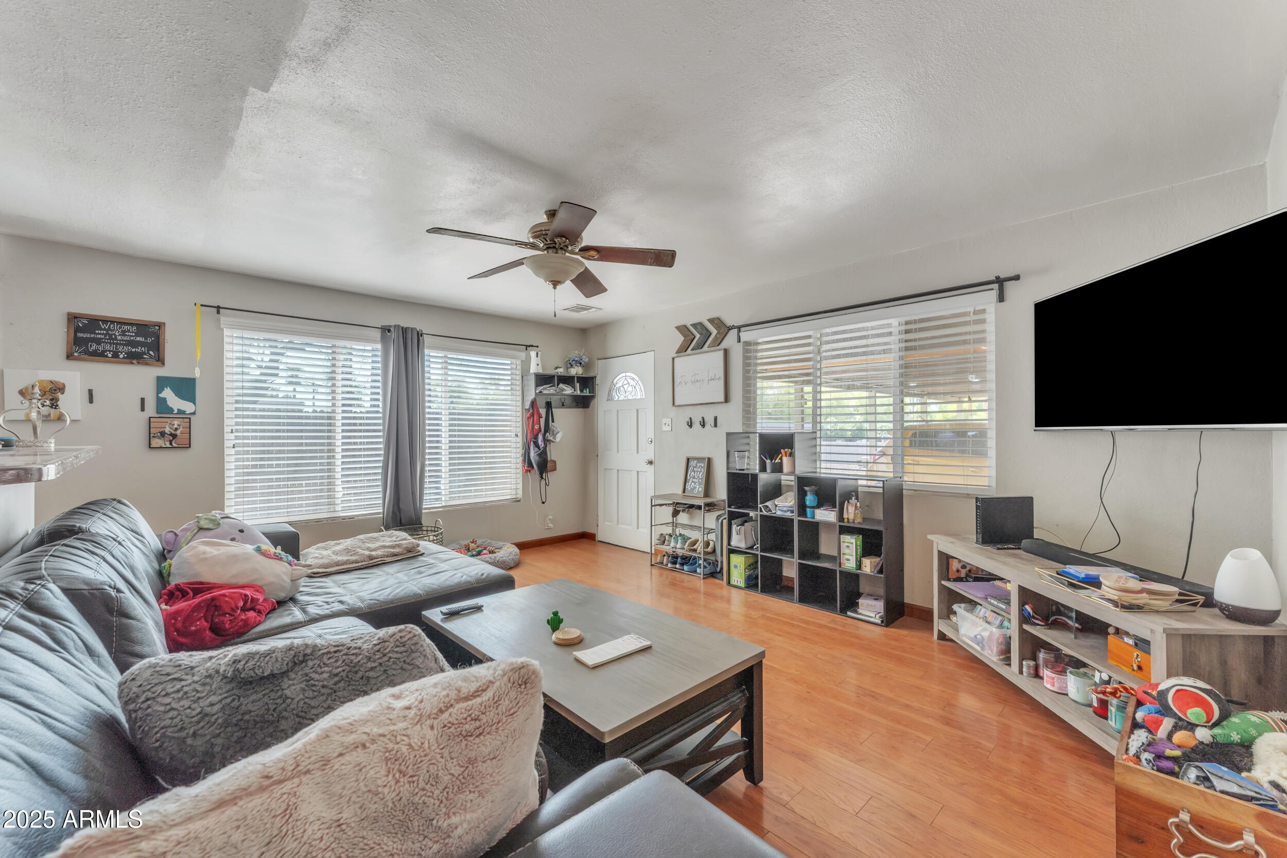 1024 E Mitchell Drive Property Photo 6
