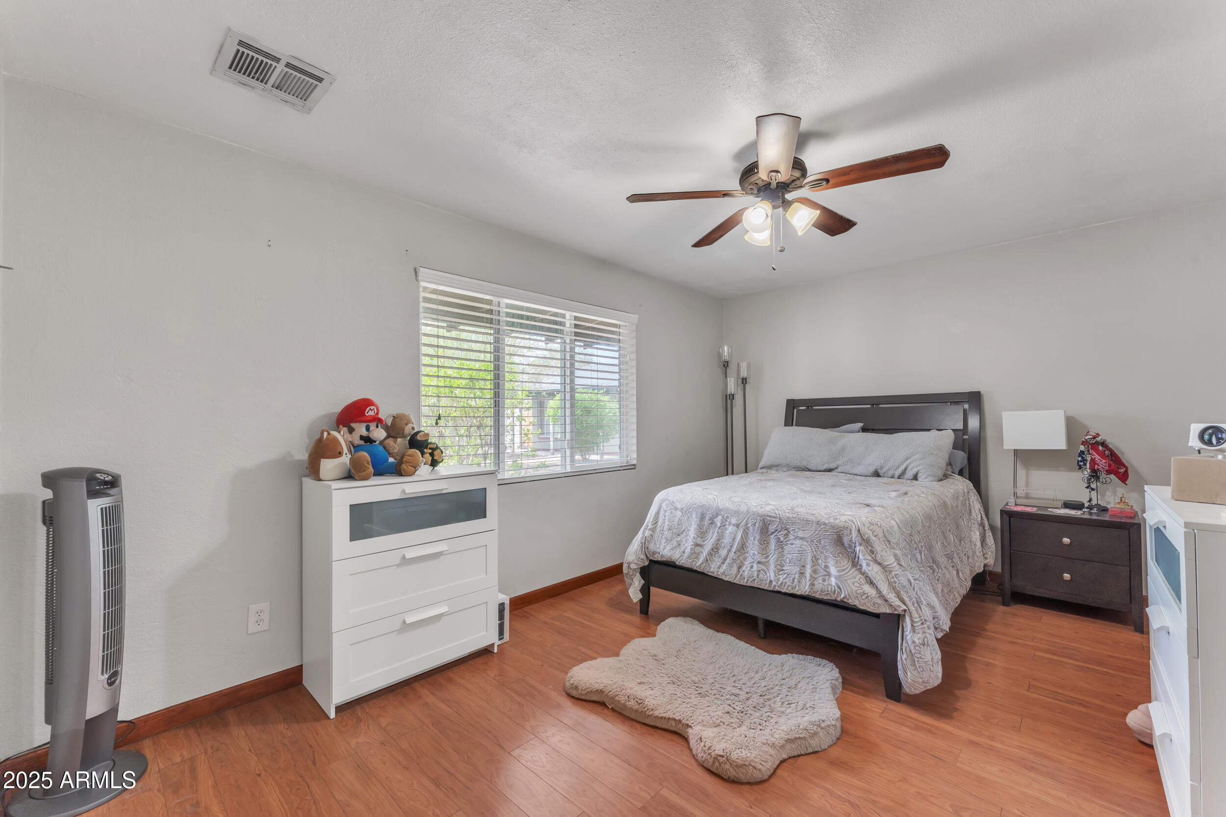 1024 E Mitchell Drive Property Photo 10